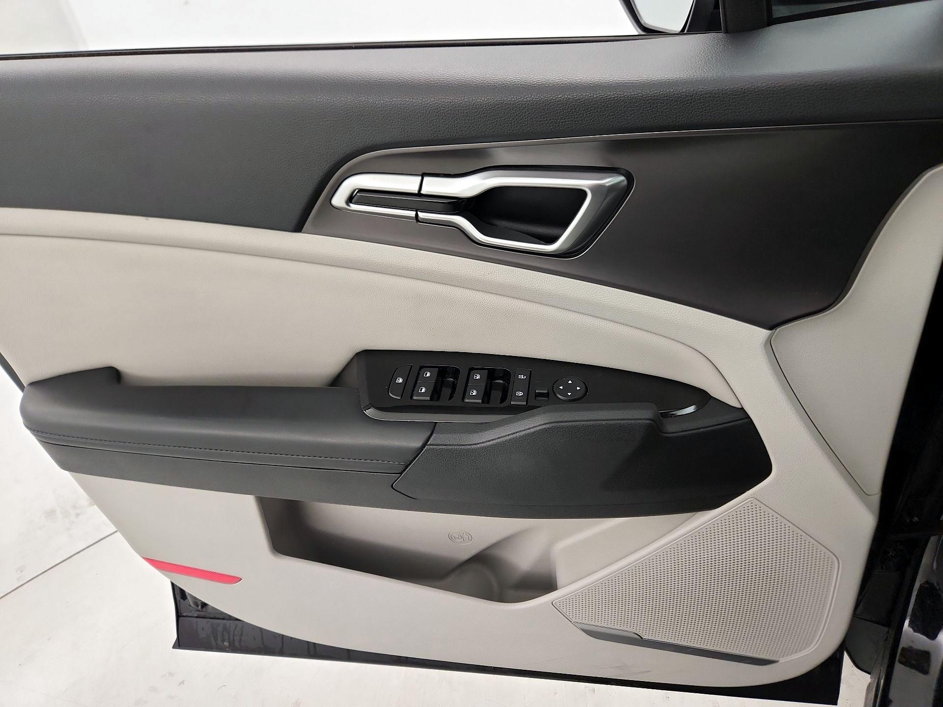 Thumbnail: 2023 Kia Sportage - 12