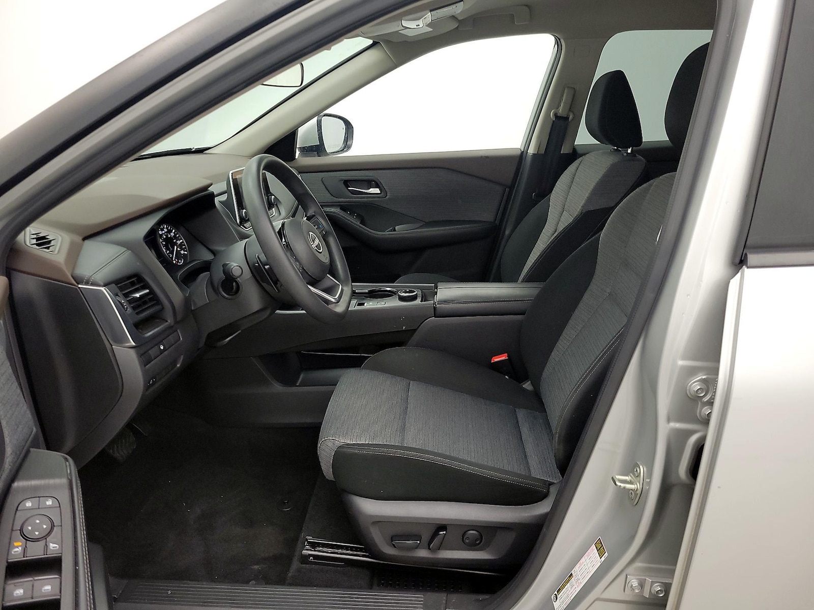 2023 Nissan Rogue SV - Photo 12