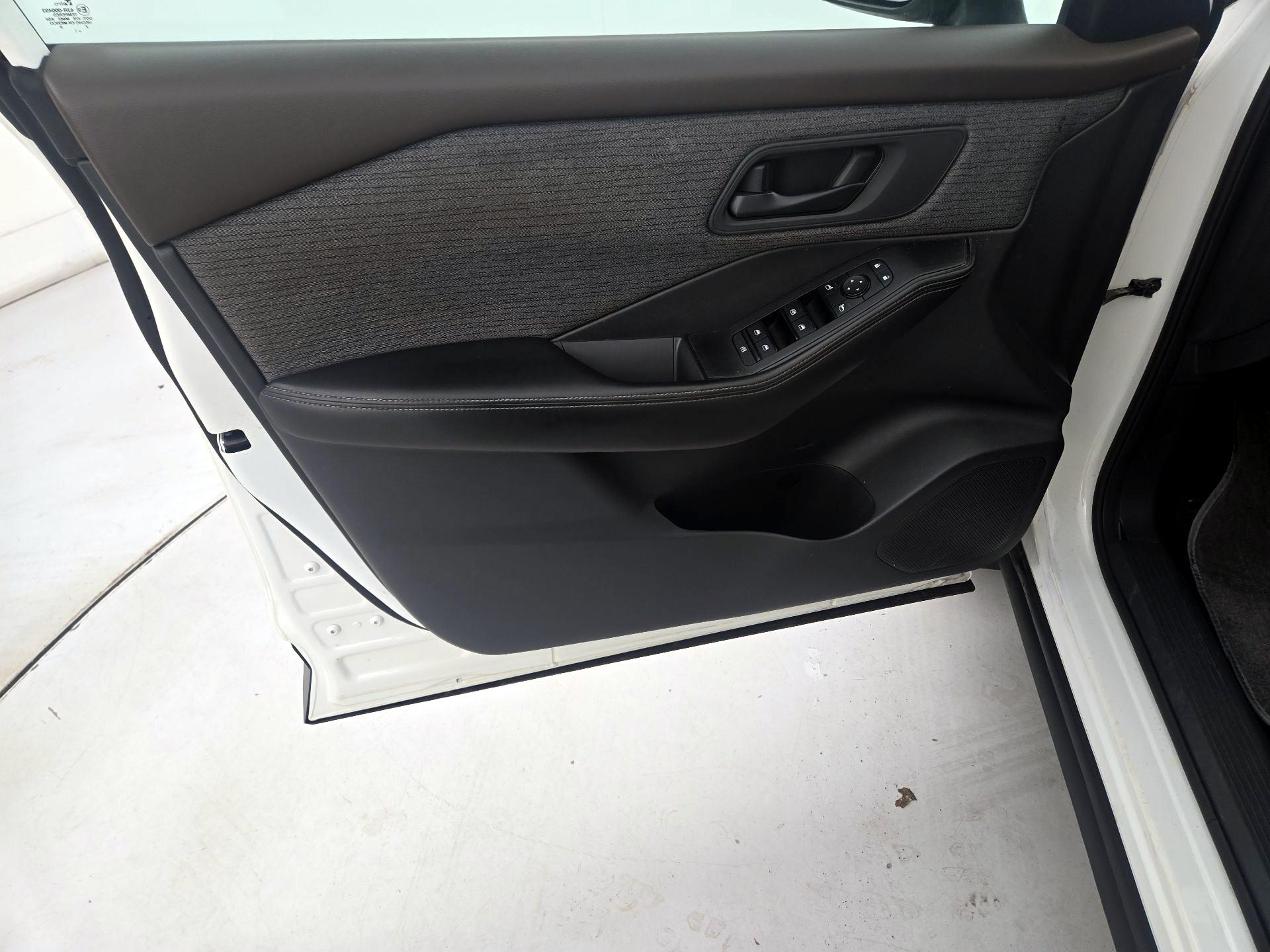 Thumbnail: 2021 Nissan Rogue - 12