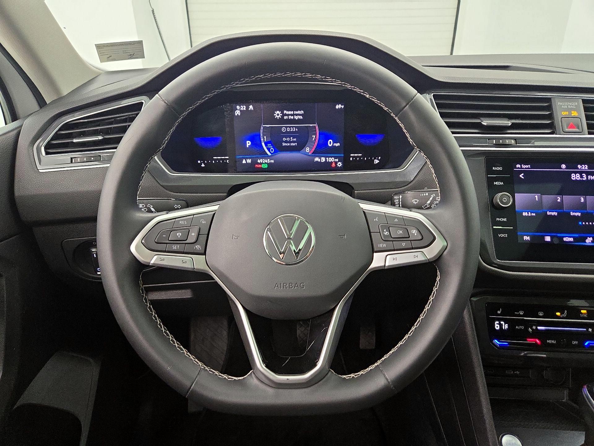 Thumbnail: 2022 Volkswagen Tiguan - 10