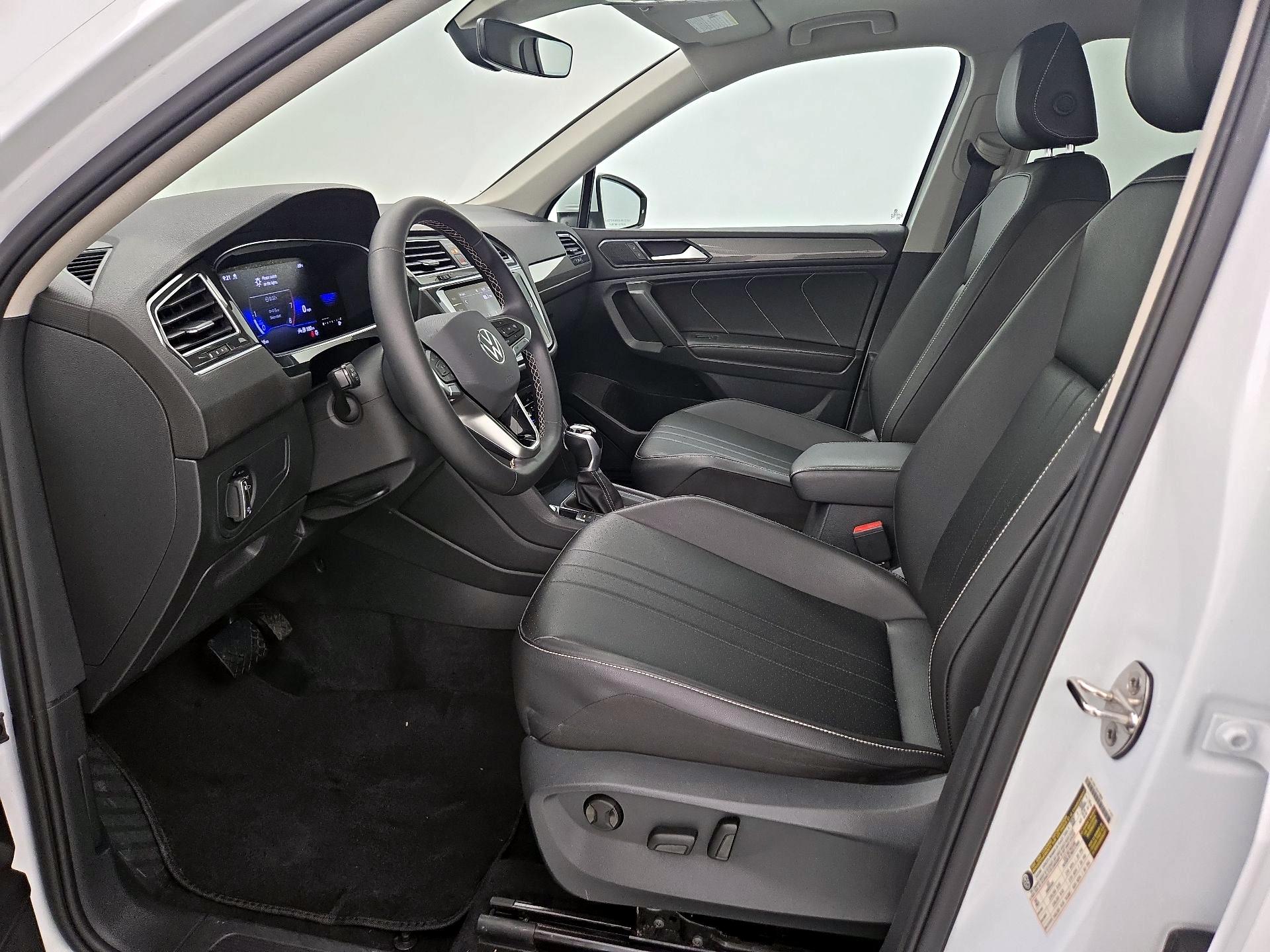 Thumbnail: 2022 Volkswagen Tiguan - 11