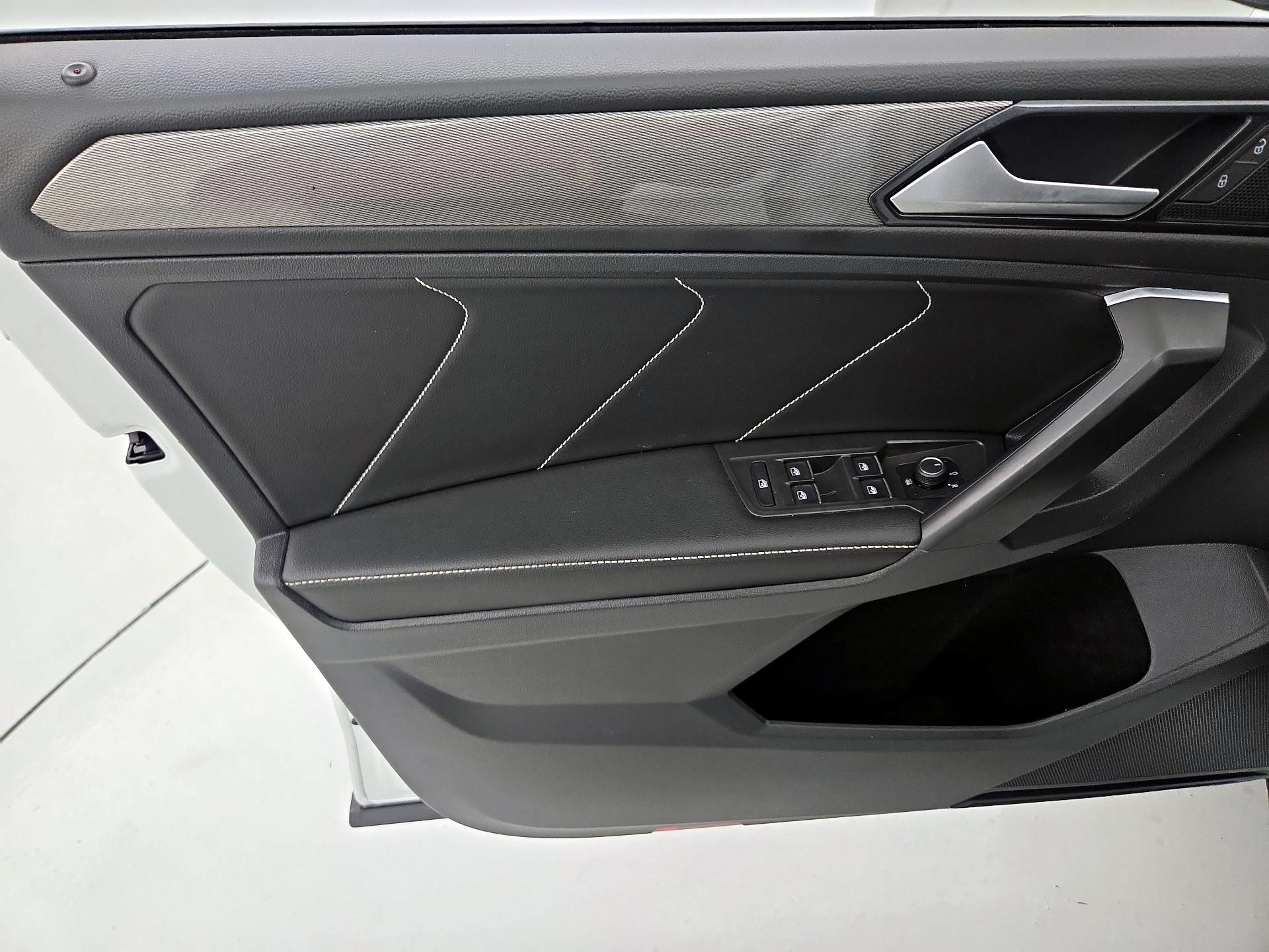 Thumbnail: 2022 Volkswagen Tiguan - 12