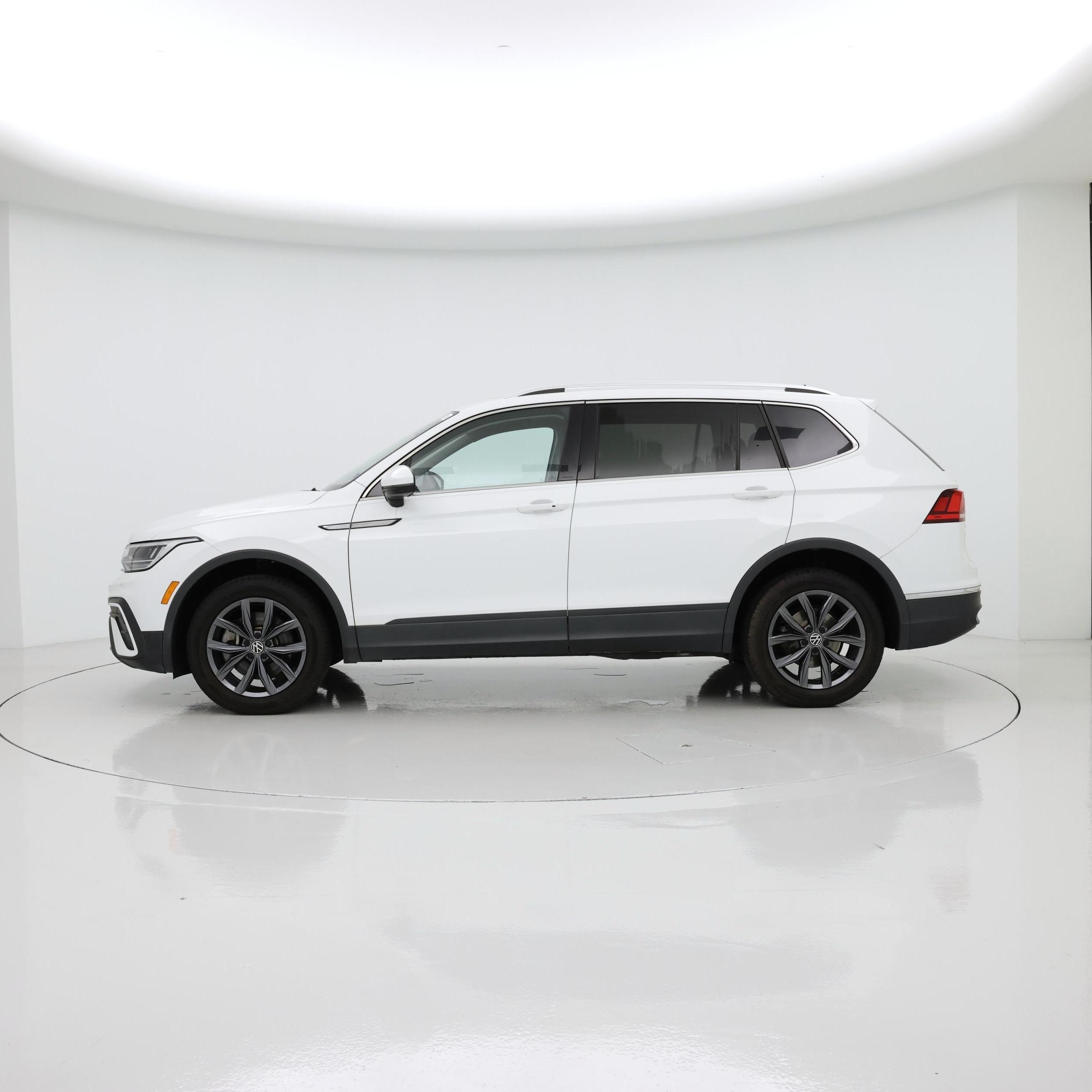 Thumbnail: 2022 Volkswagen Tiguan - 3