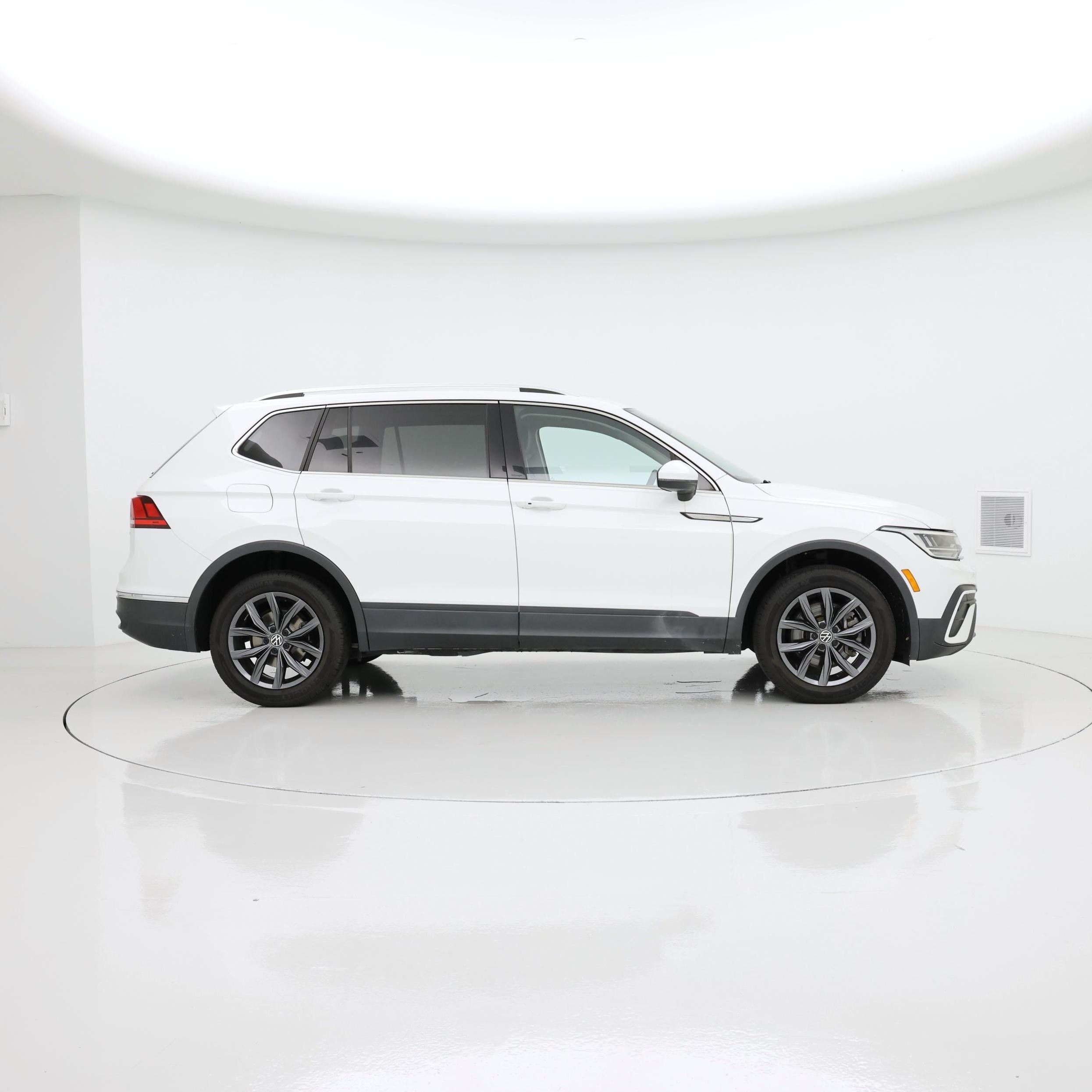 Thumbnail: 2022 Volkswagen Tiguan - 7