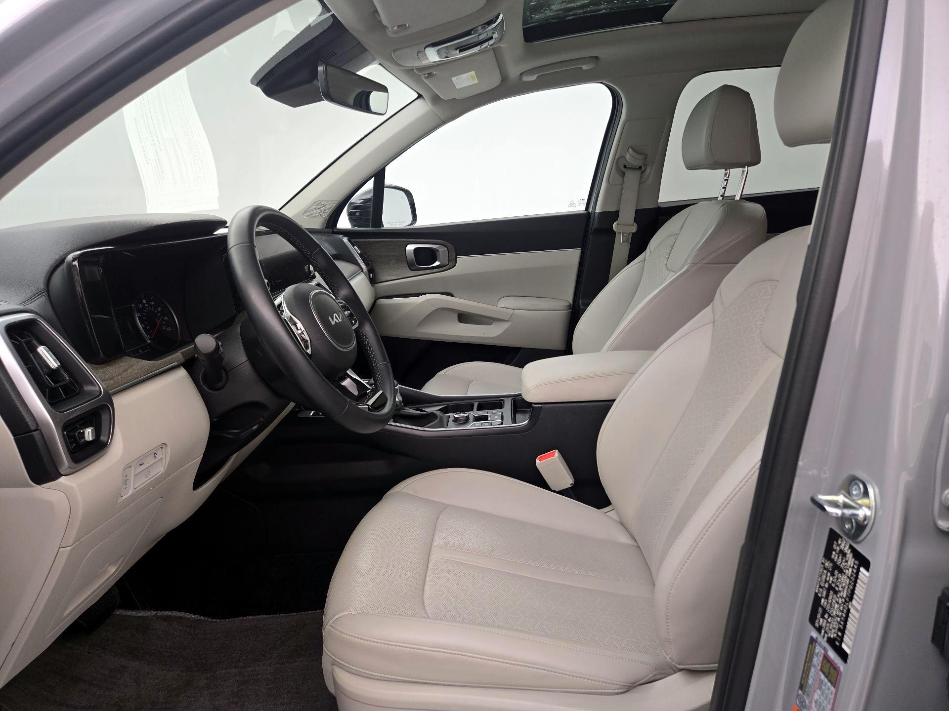 Thumbnail: 2023 Kia Sorento - 11