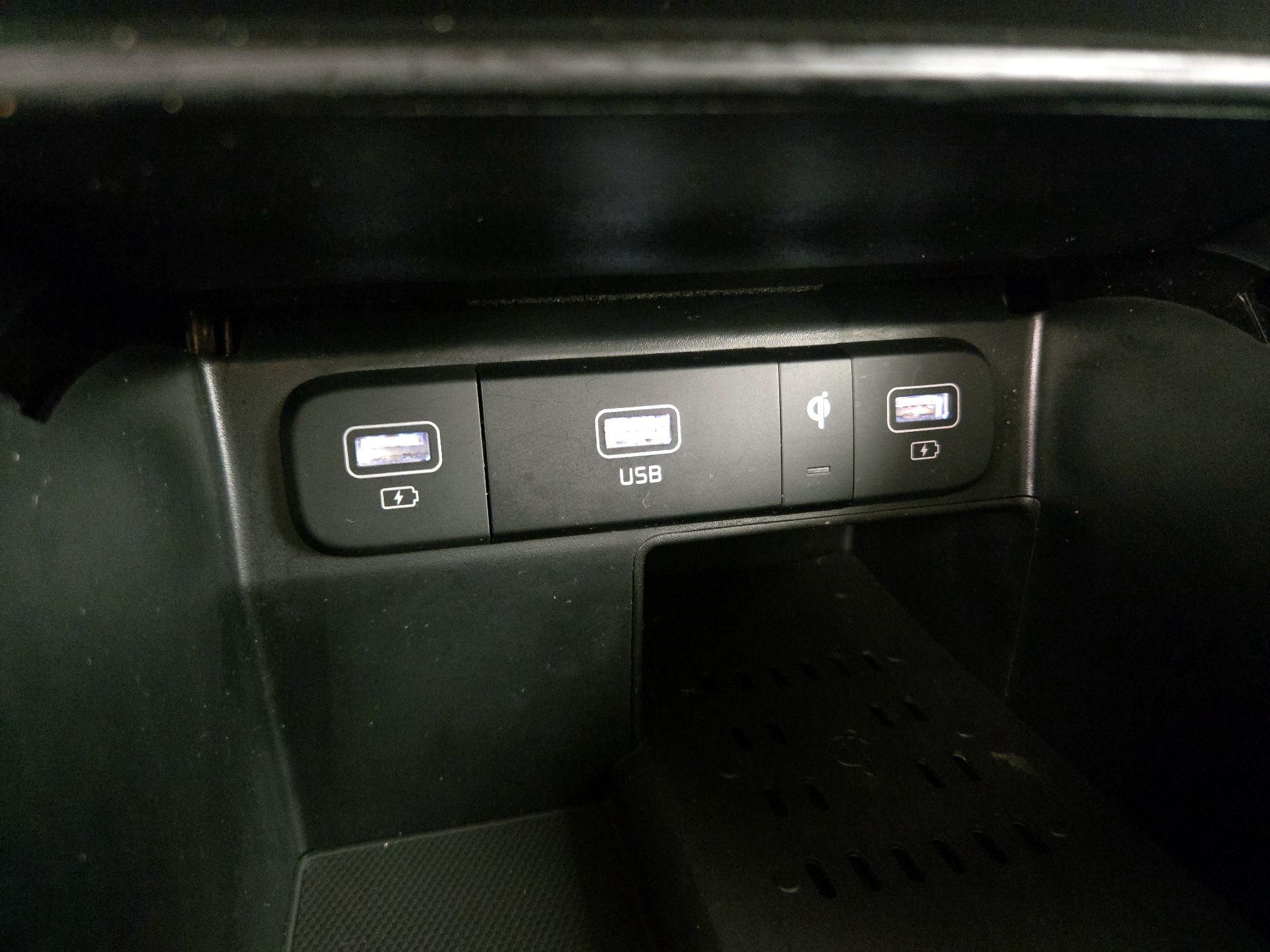 Thumbnail: 2023 Kia Sorento - 19