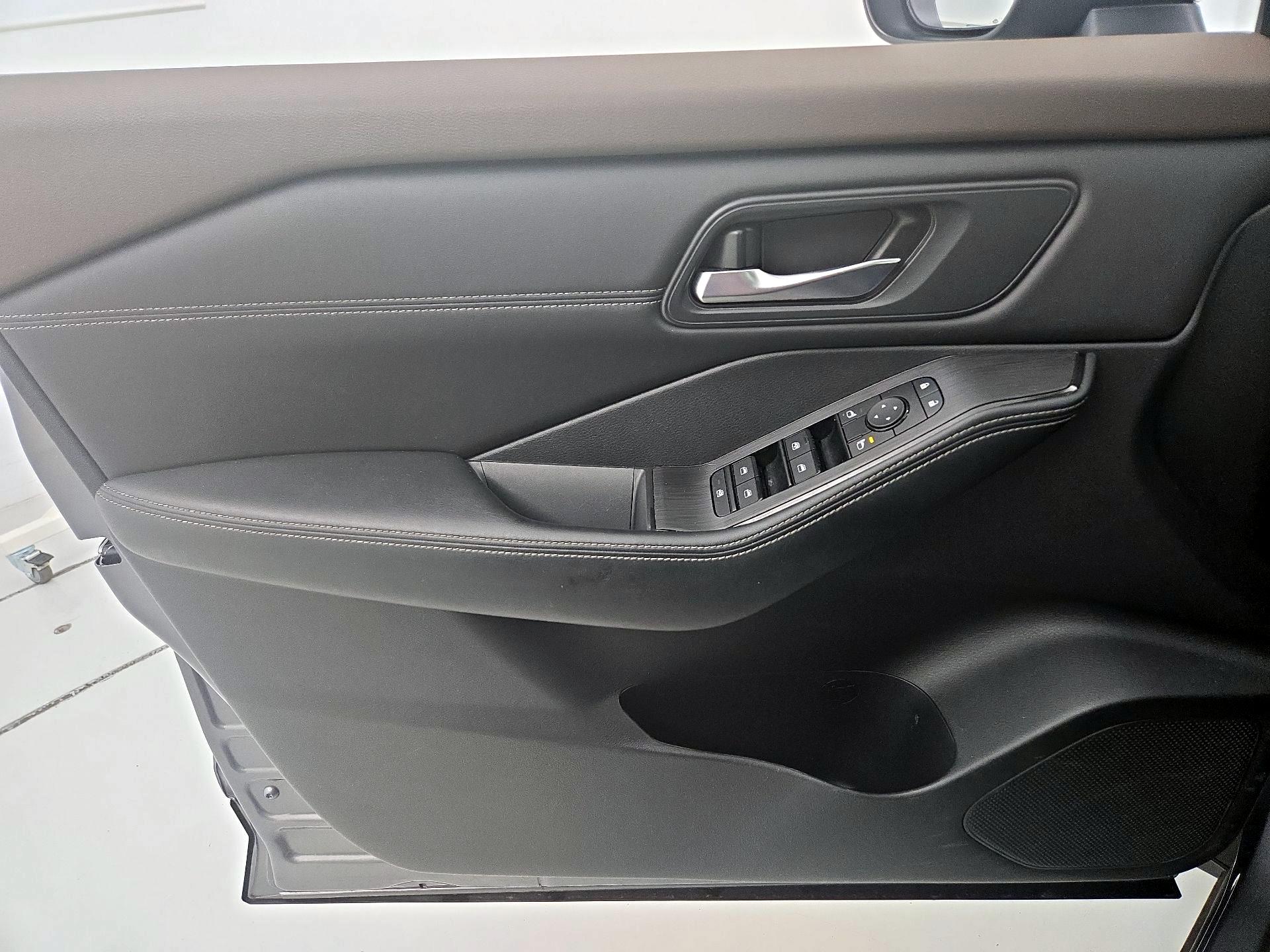 Thumbnail: 2023 Nissan Rogue - 12