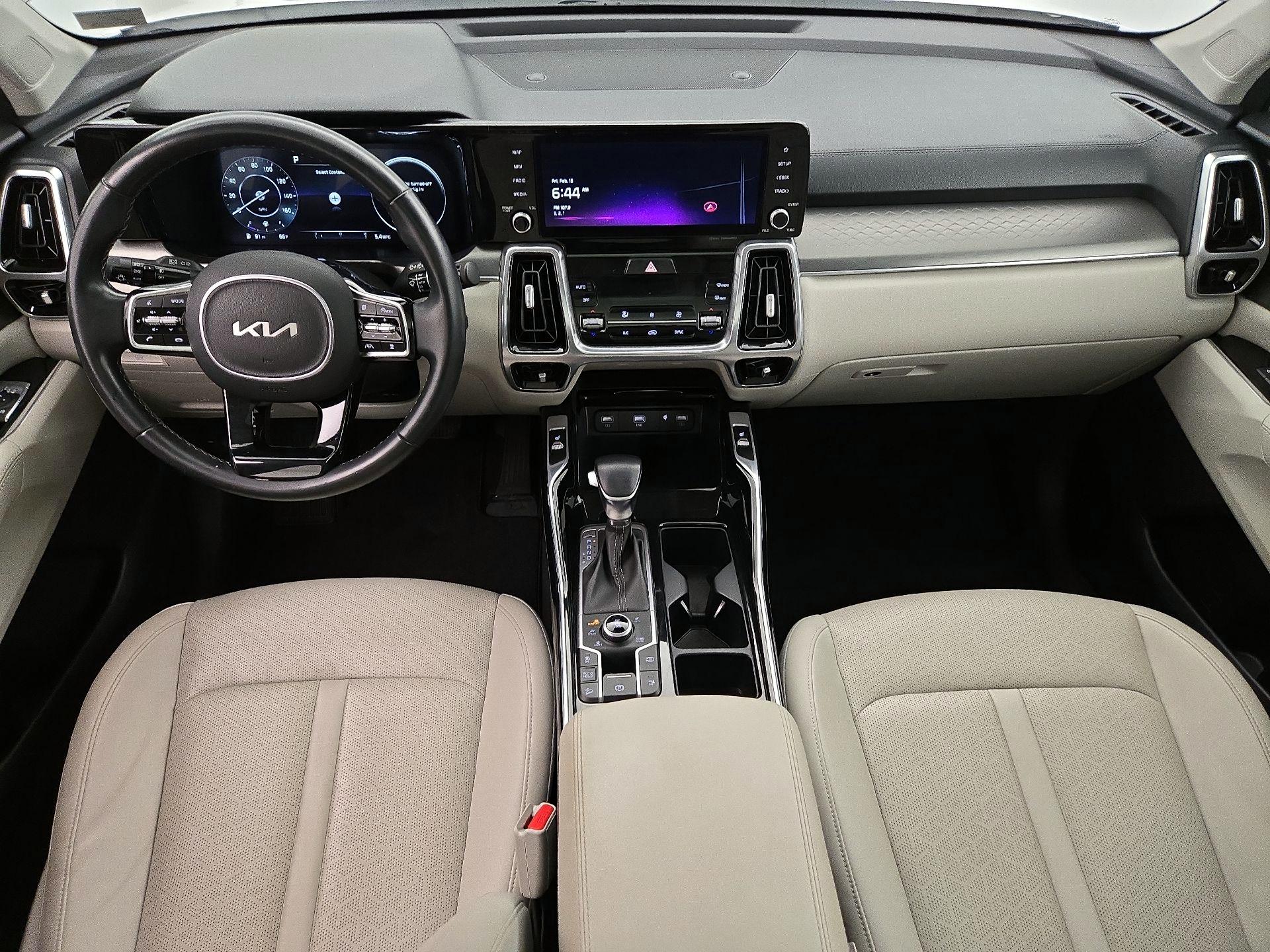 Thumbnail: 2023 Kia Sorento - 9