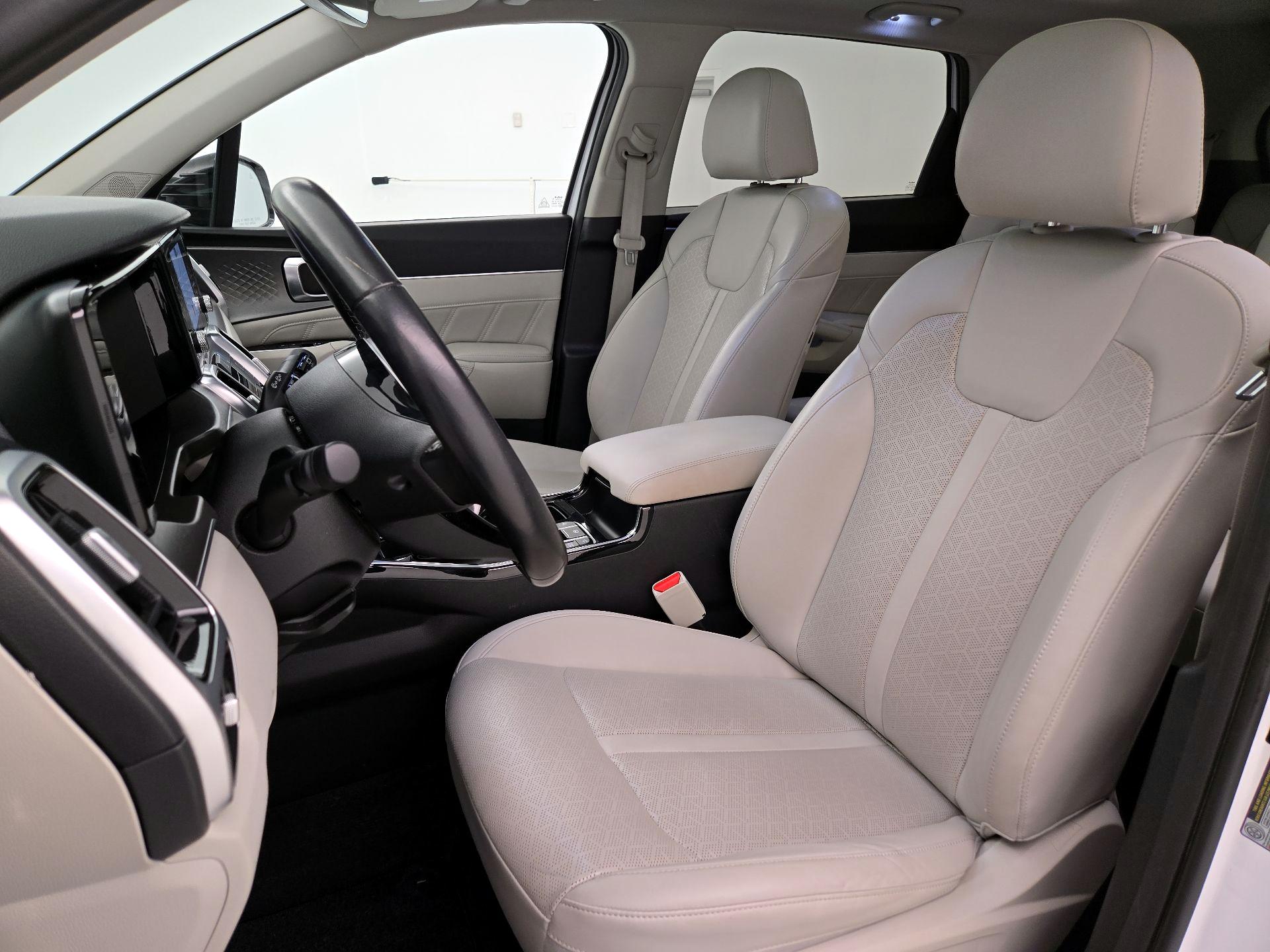 Thumbnail: 2023 Kia Sorento - 11