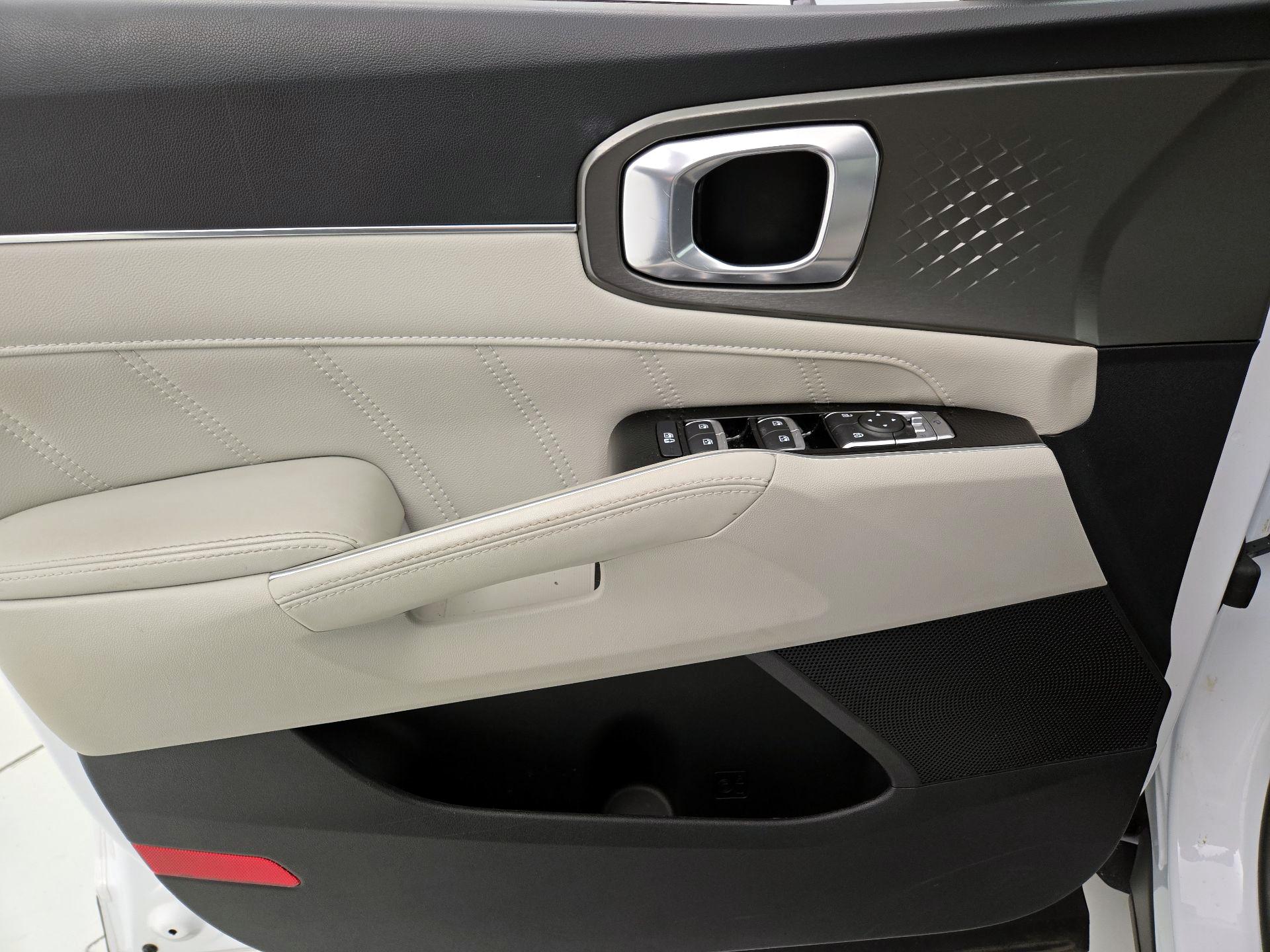 Thumbnail: 2023 Kia Sorento - 12