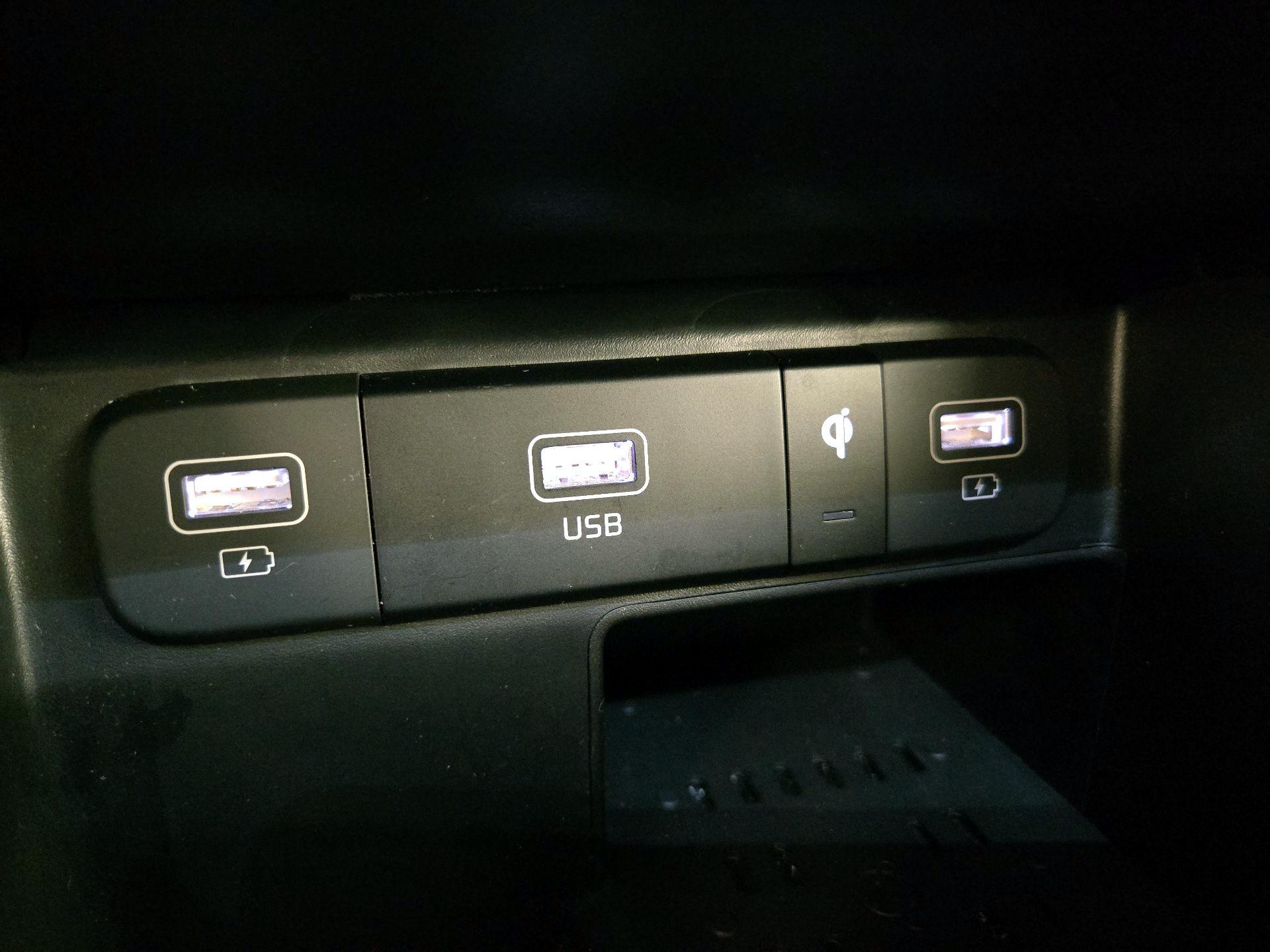 Thumbnail: 2023 Kia Sorento - 19