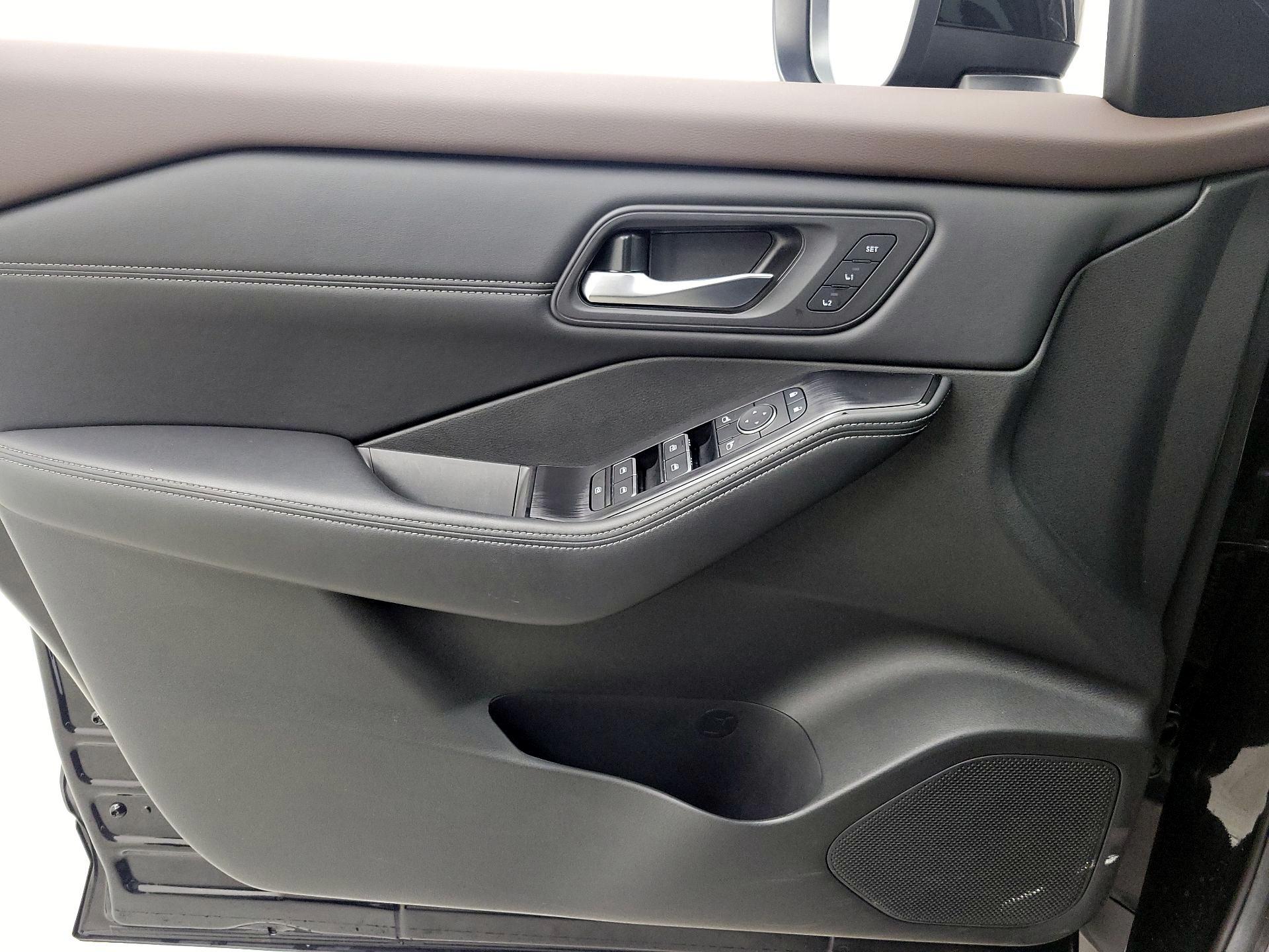 Thumbnail: 2023 Nissan Rogue - 12