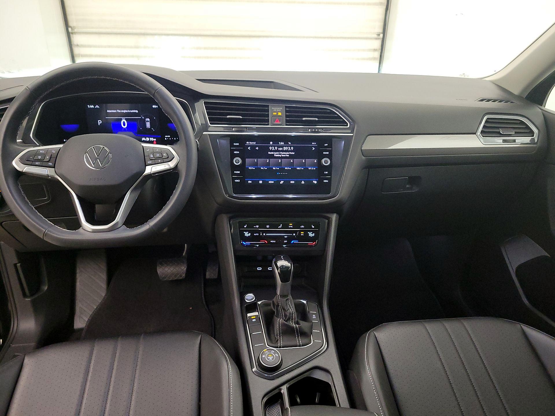 Thumbnail: 2022 Volkswagen Tiguan - 9