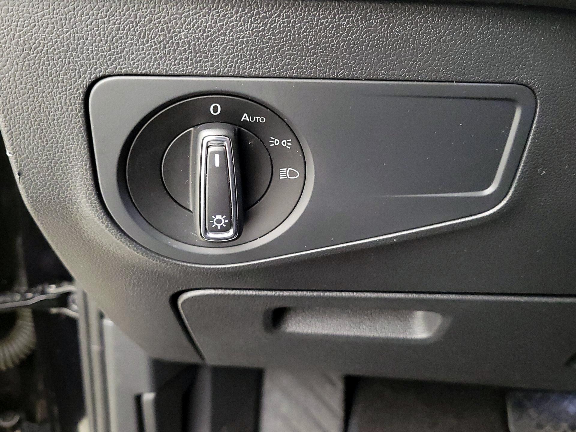 Thumbnail: 2022 Volkswagen Tiguan - 13