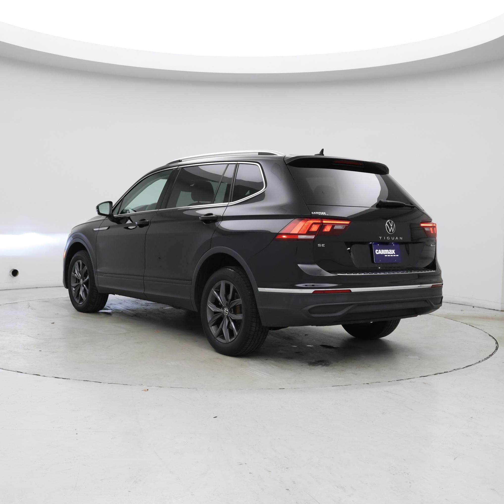 Thumbnail: 2022 Volkswagen Tiguan - 2