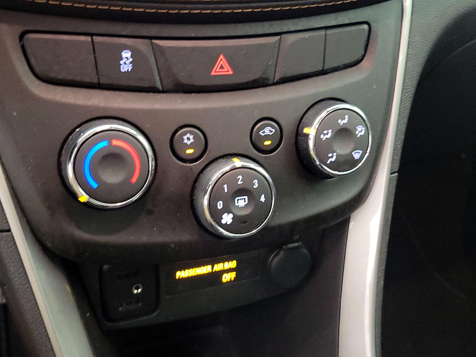 Thumbnail: 2021 Chevrolet Trax - 16