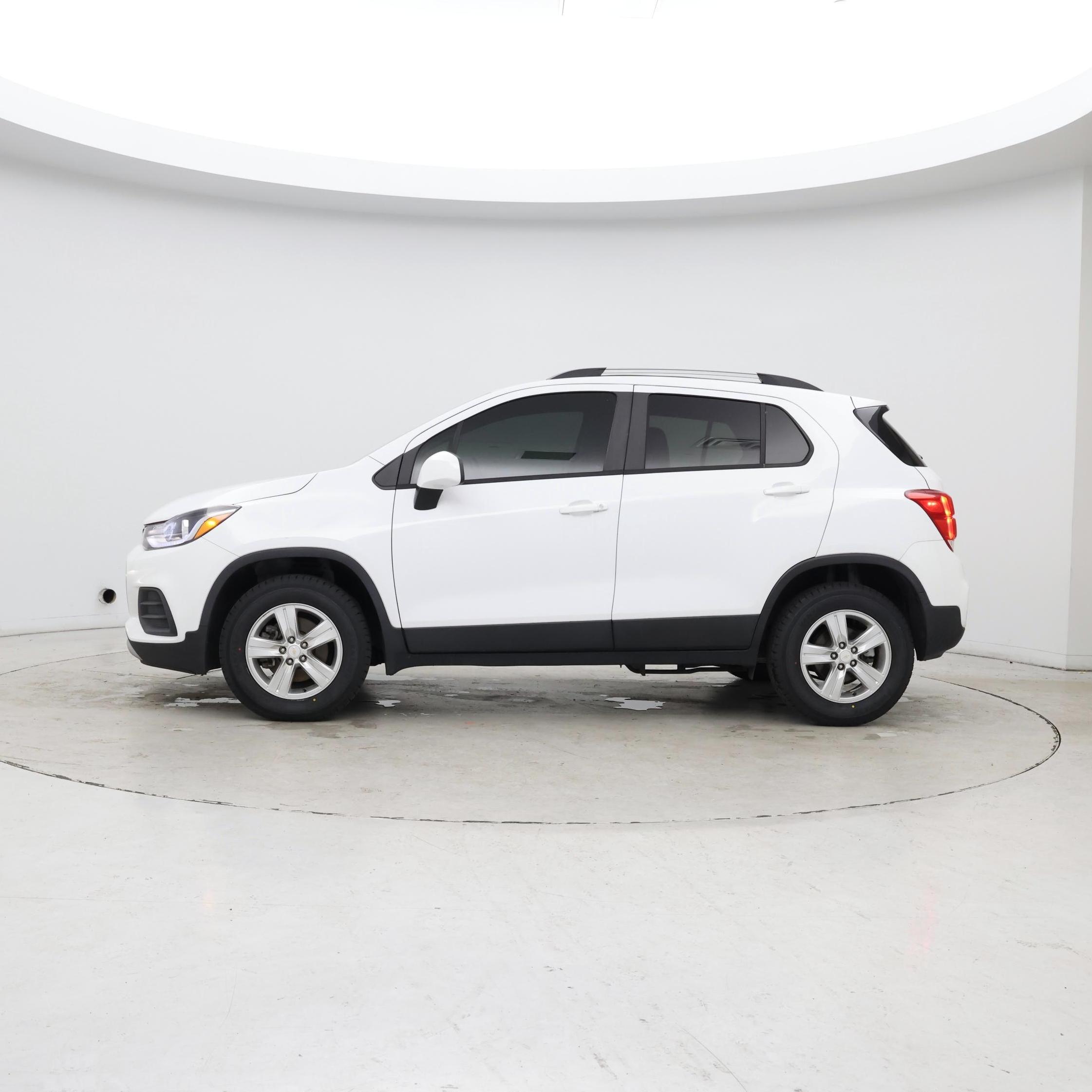 Thumbnail: 2021 Chevrolet Trax - 3
