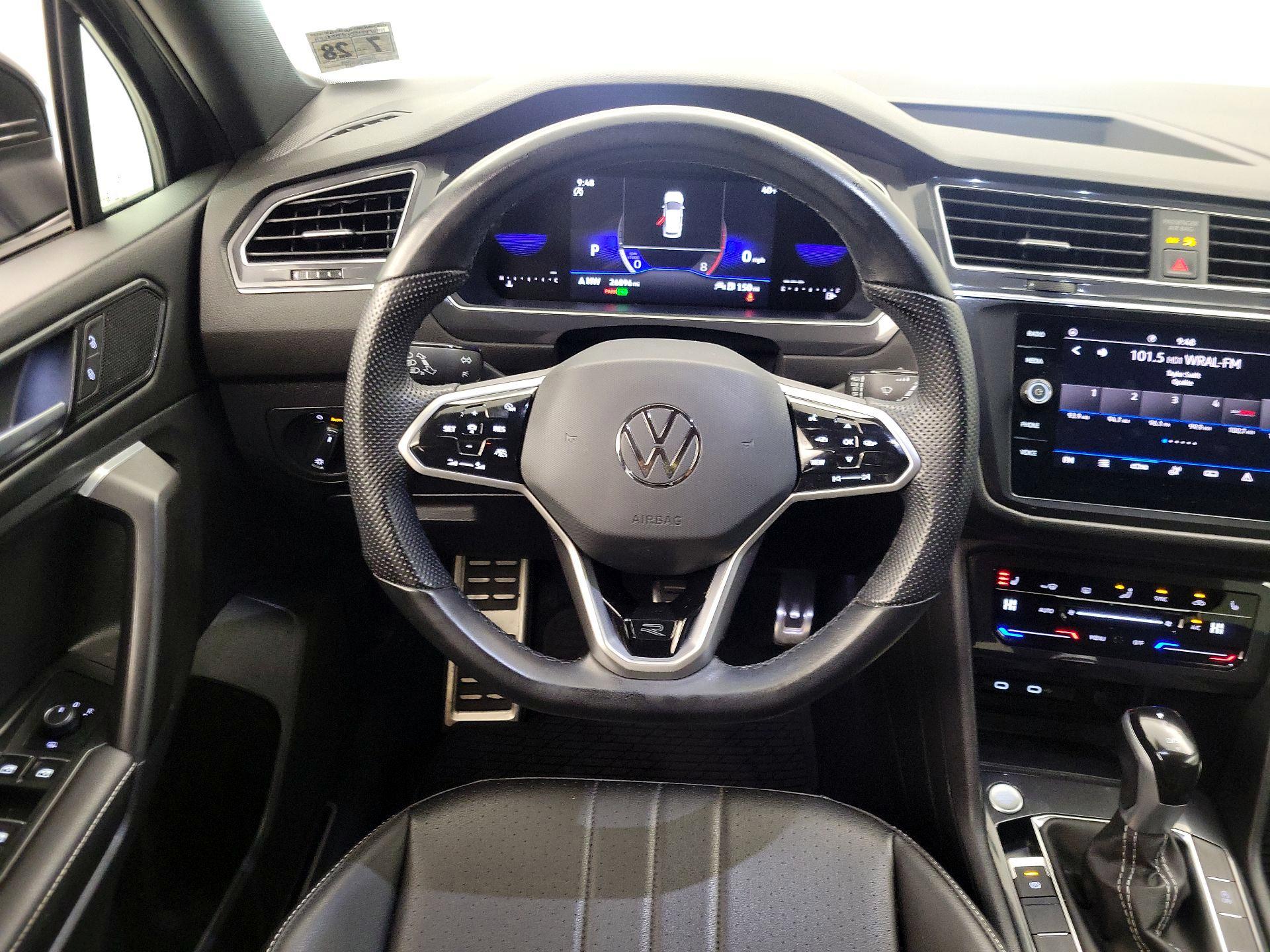 Thumbnail: 2023 Volkswagen Tiguan - 10