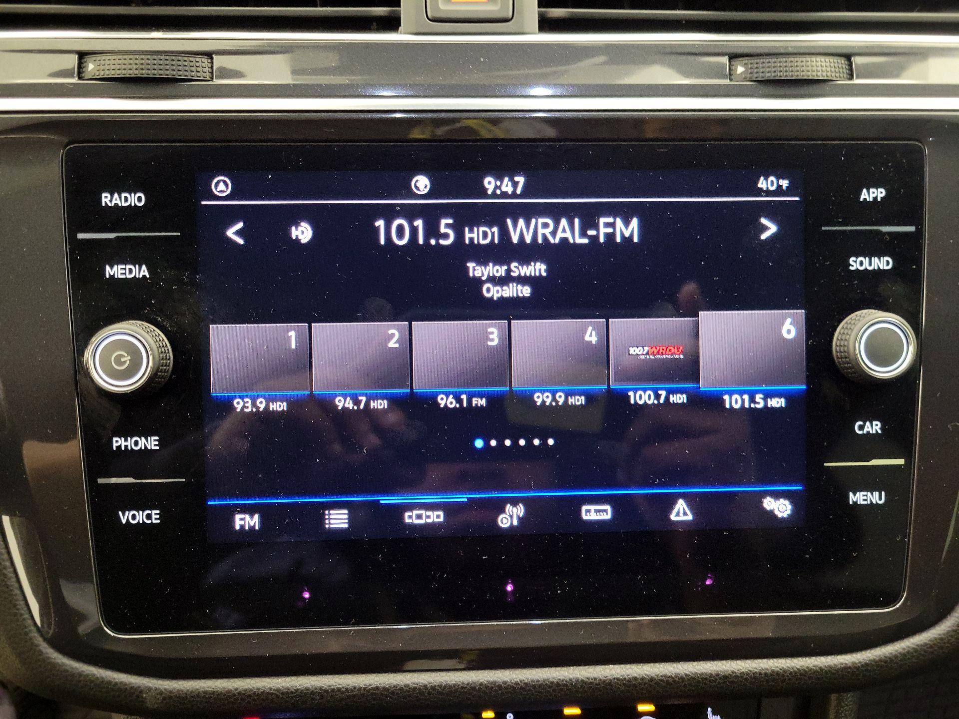 Thumbnail: 2023 Volkswagen Tiguan - 15