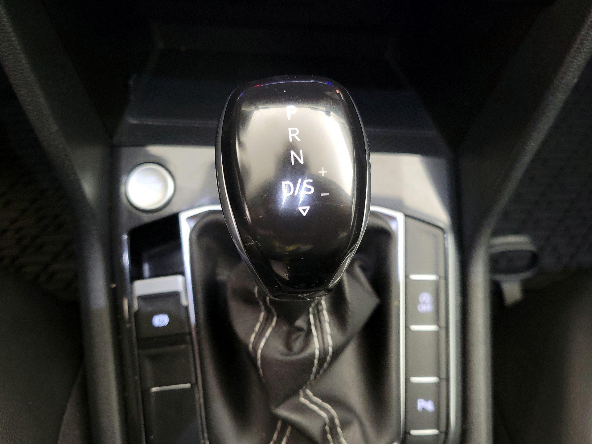 Thumbnail: 2023 Volkswagen Tiguan - 17