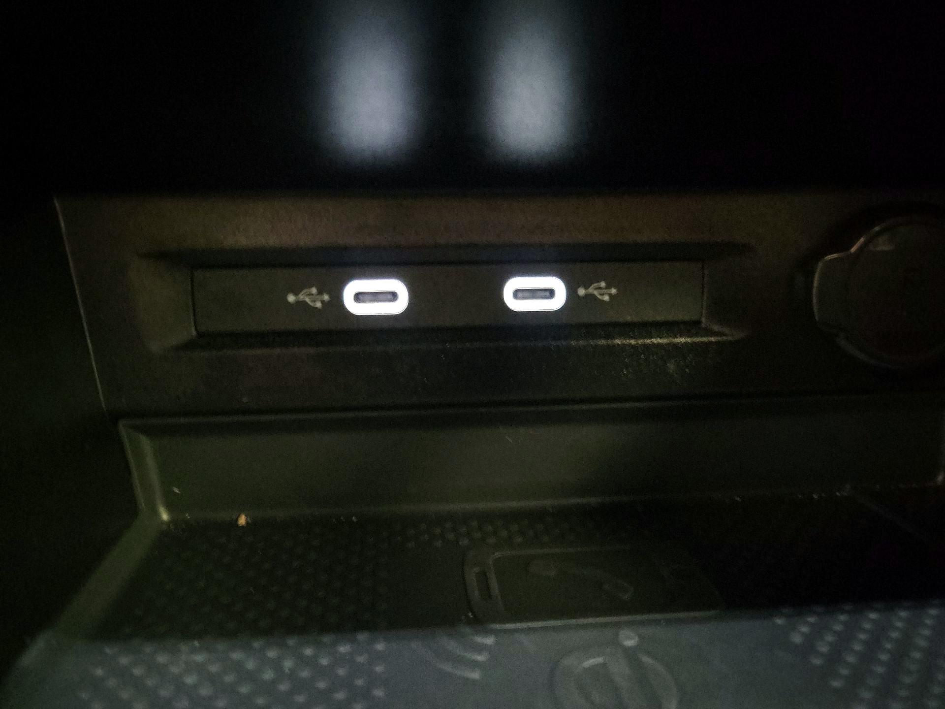 Thumbnail: 2023 Volkswagen Tiguan - 18