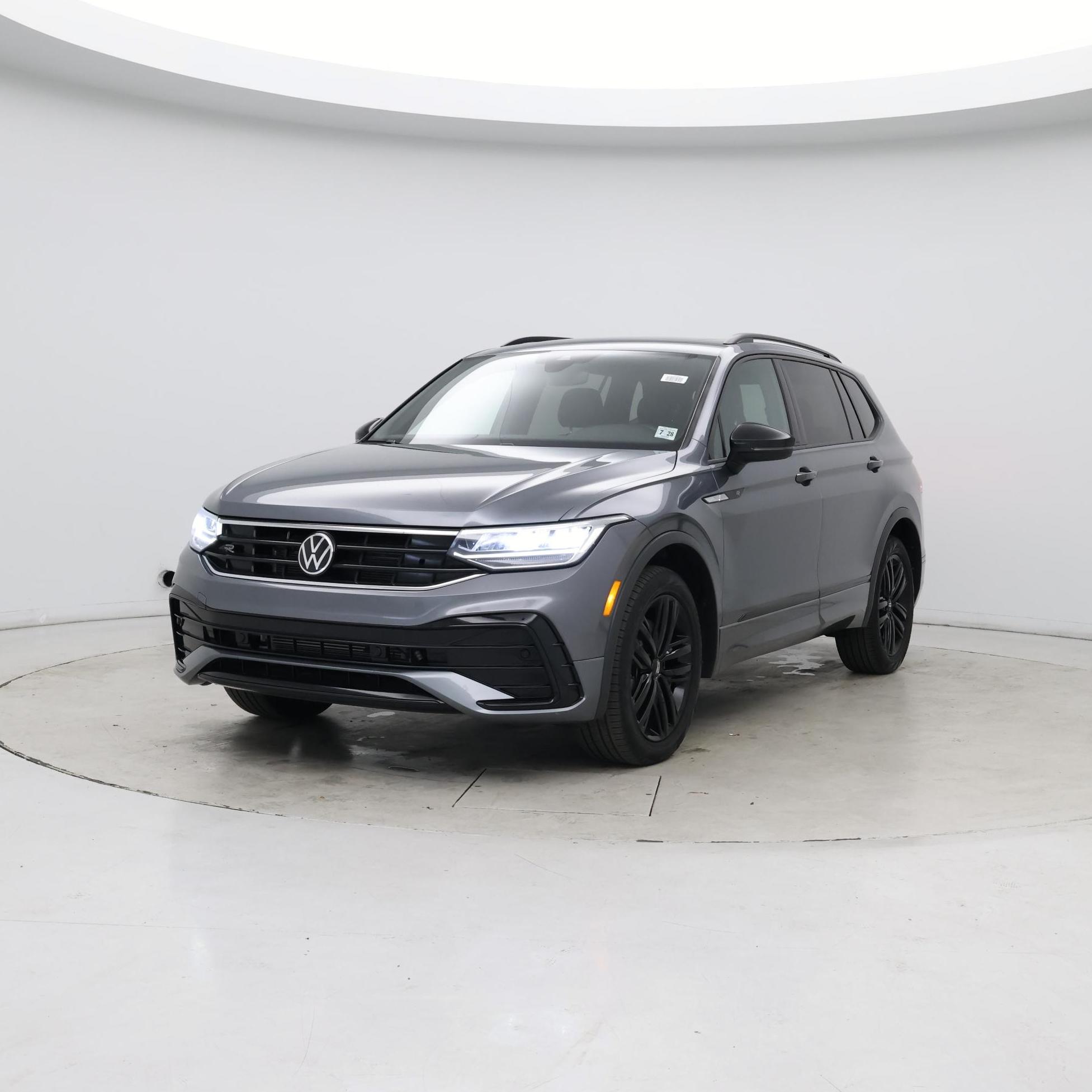 Thumbnail: 2023 Volkswagen Tiguan - 4