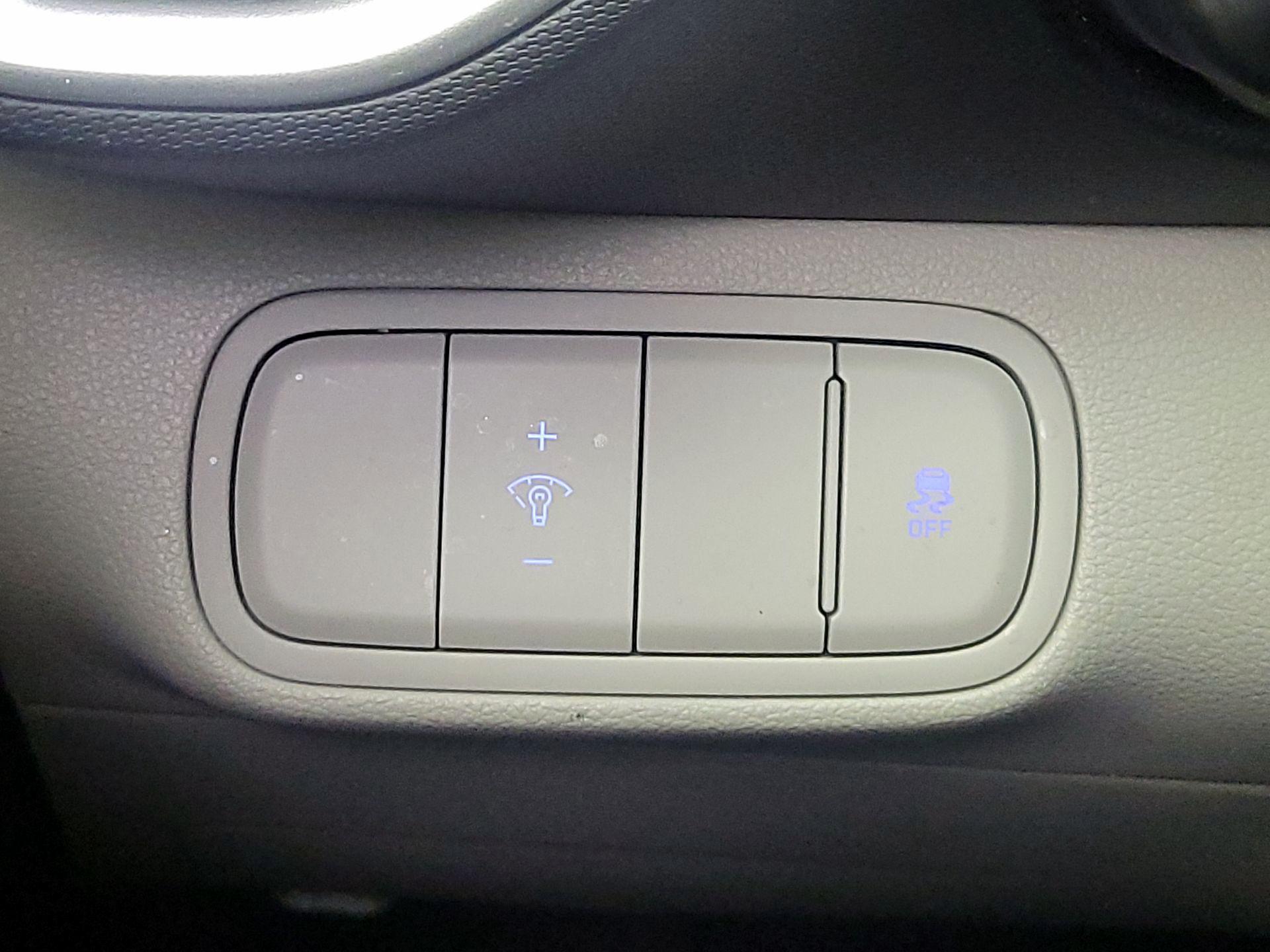 Thumbnail: 2023 Hyundai Venue - 11