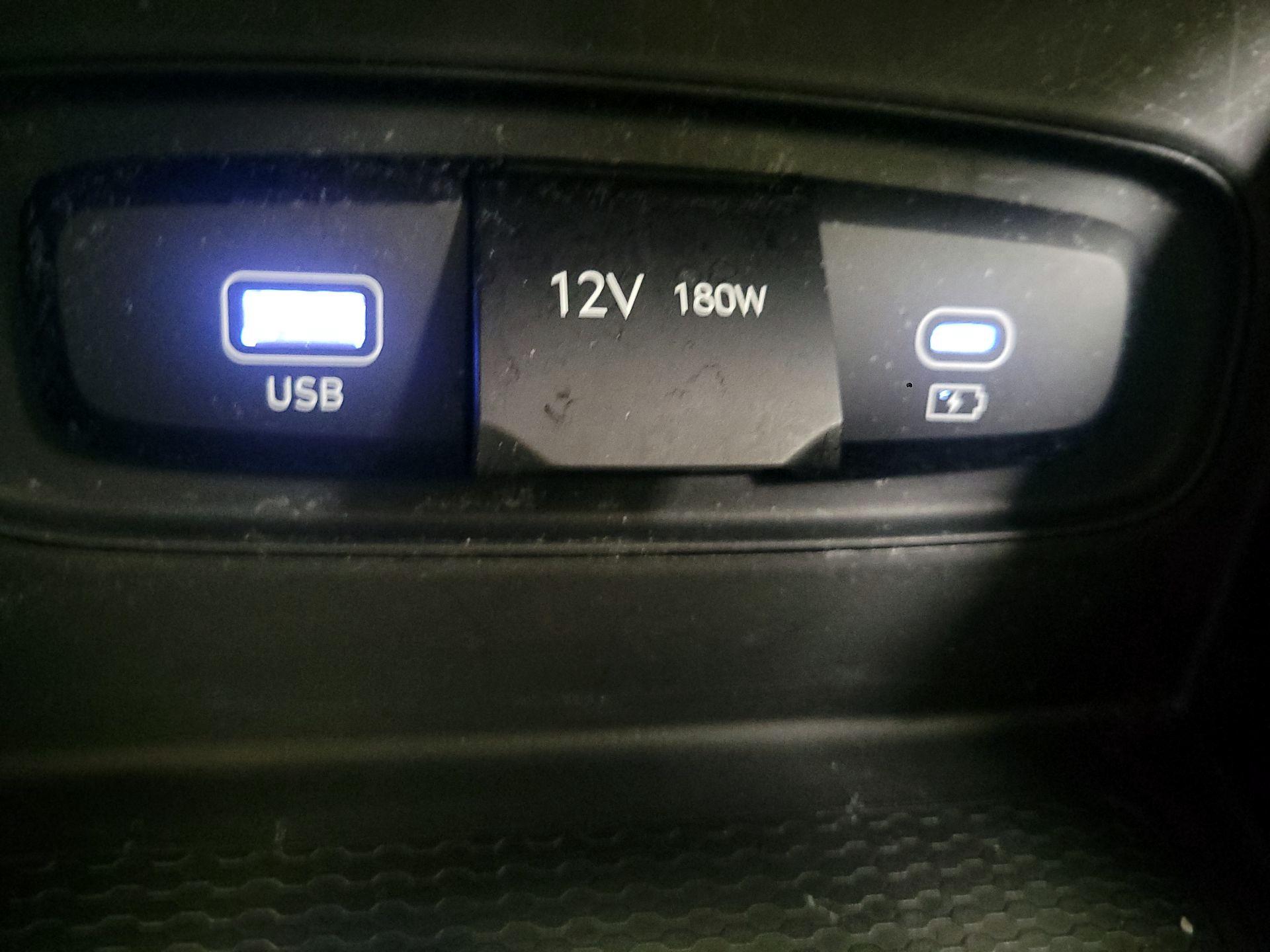 Thumbnail: 2023 Hyundai Venue - 16