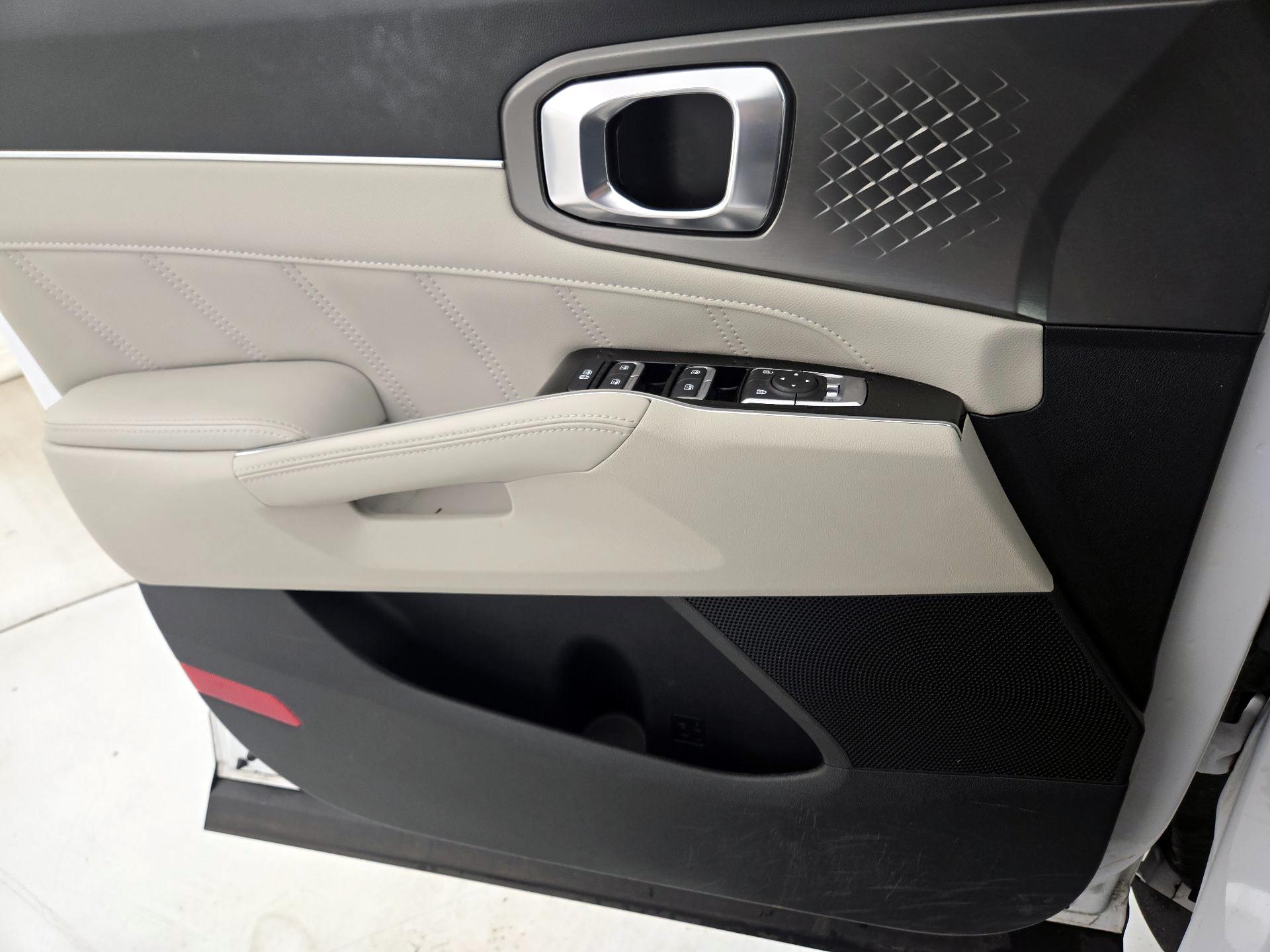 Thumbnail: 2022 Kia Sorento - 12