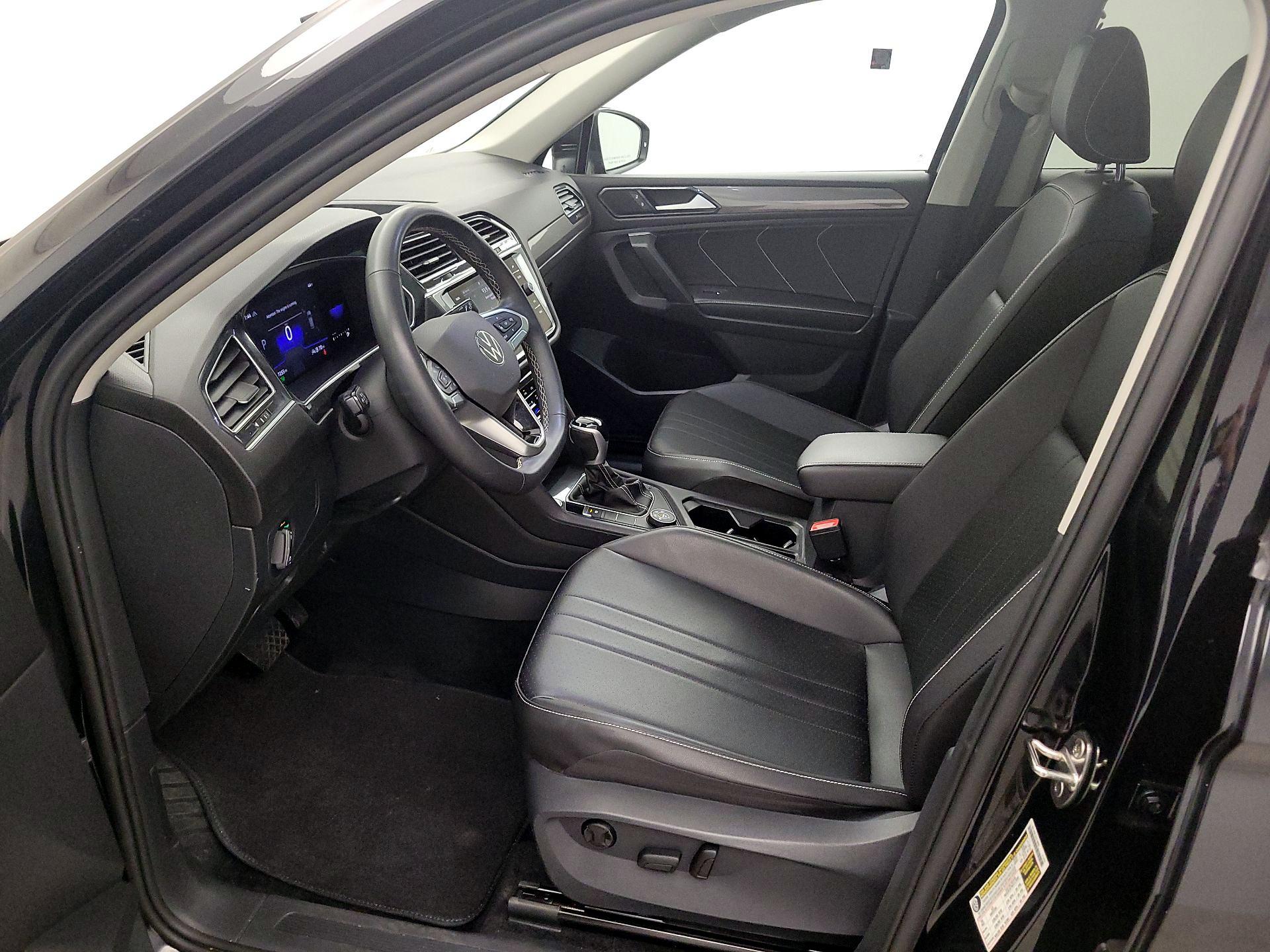 Thumbnail: 2022 Volkswagen Tiguan - 11