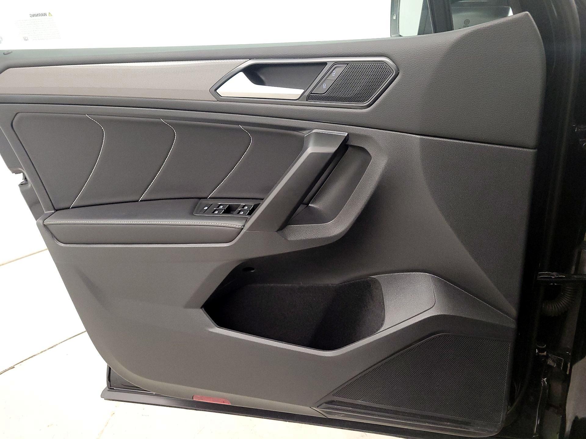 Thumbnail: 2022 Volkswagen Tiguan - 12