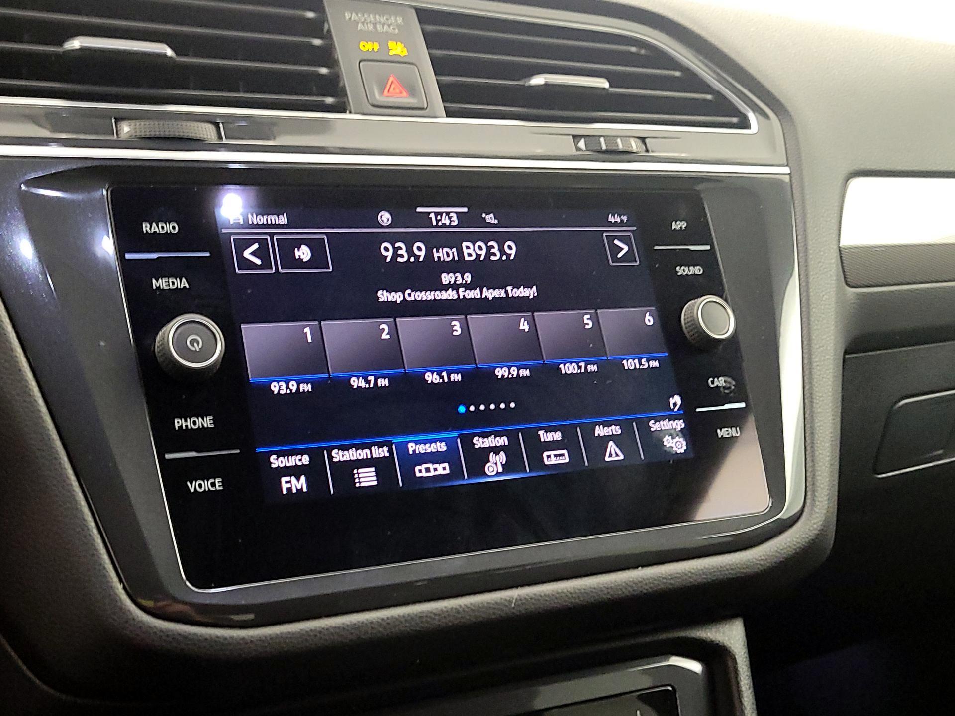 Thumbnail: 2022 Volkswagen Tiguan - 15