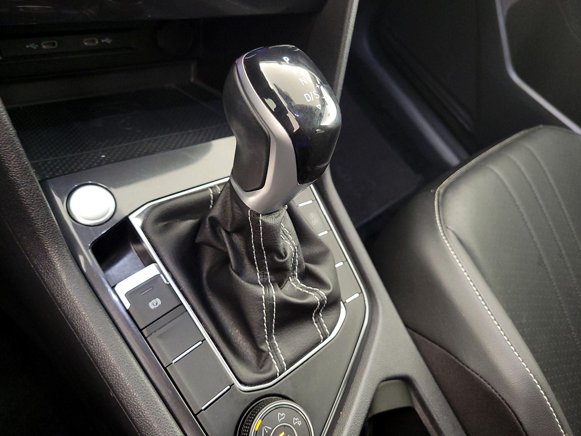 Thumbnail: 2022 Volkswagen Tiguan - 17