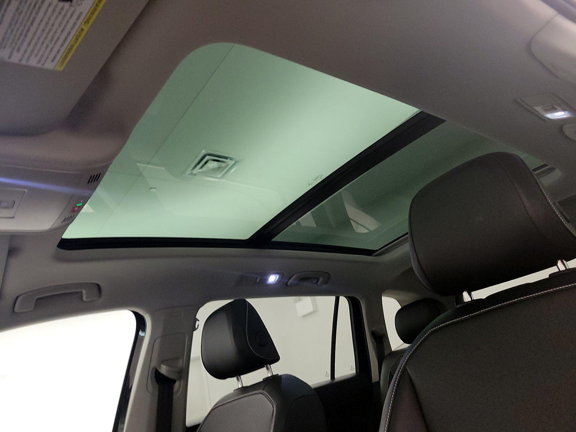 Thumbnail: 2022 Volkswagen Tiguan - 19