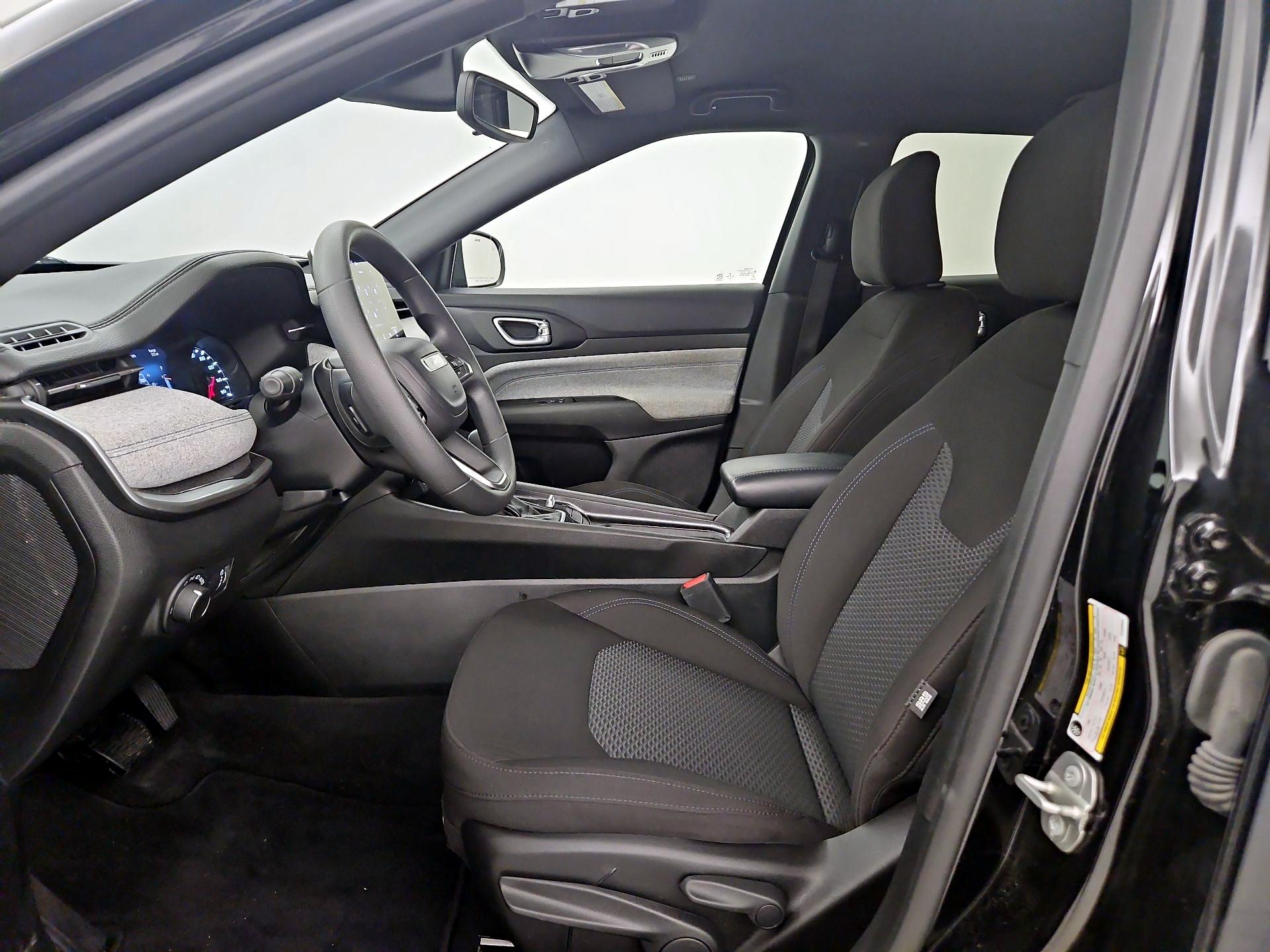 Thumbnail: 2023 Jeep Compass - 11