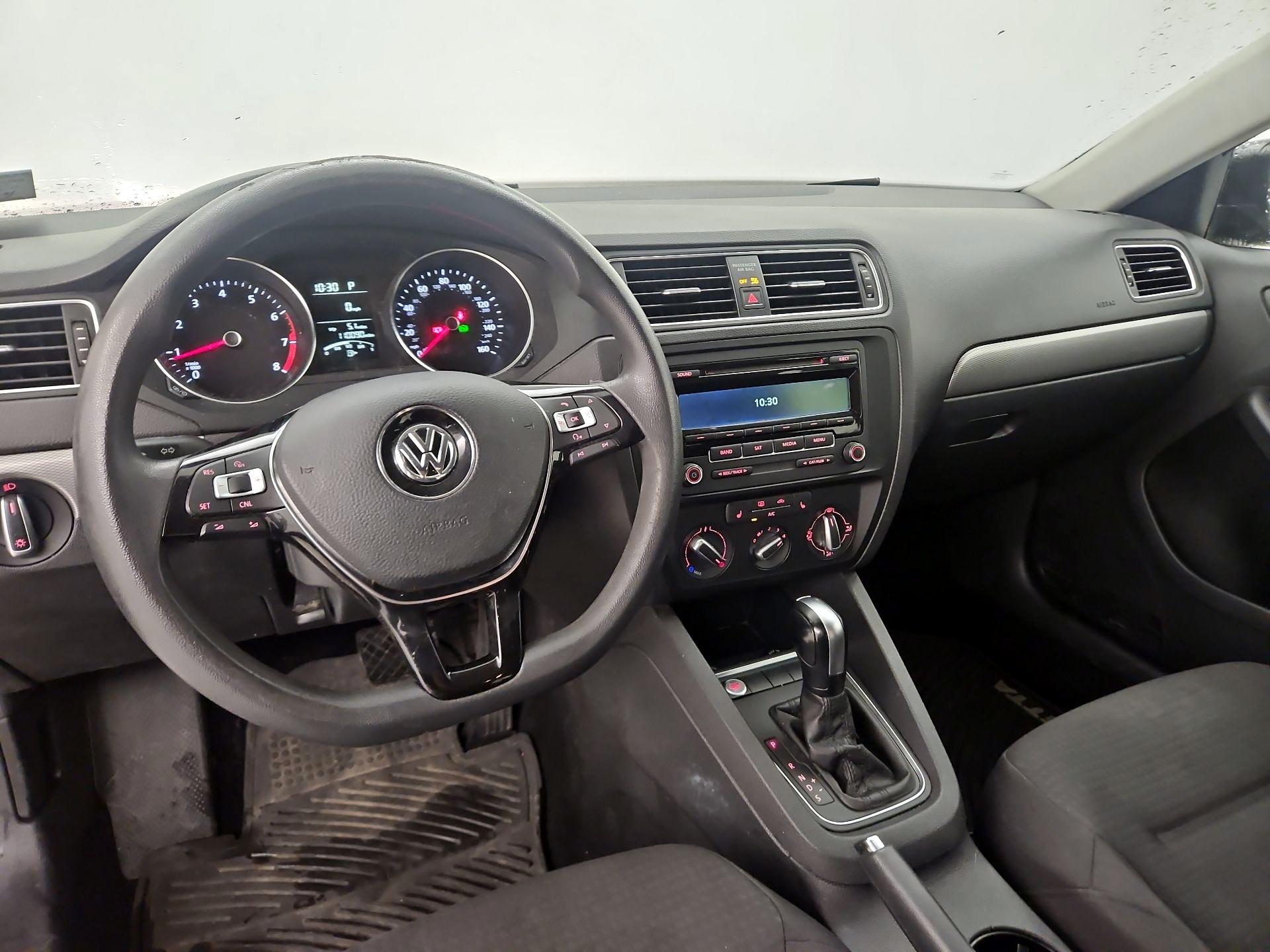 Thumbnail: 2015 Volkswagen Jetta - 10