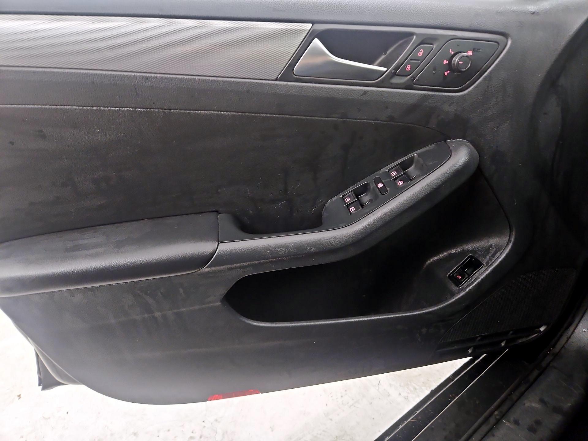 Thumbnail: 2015 Volkswagen Jetta - 12