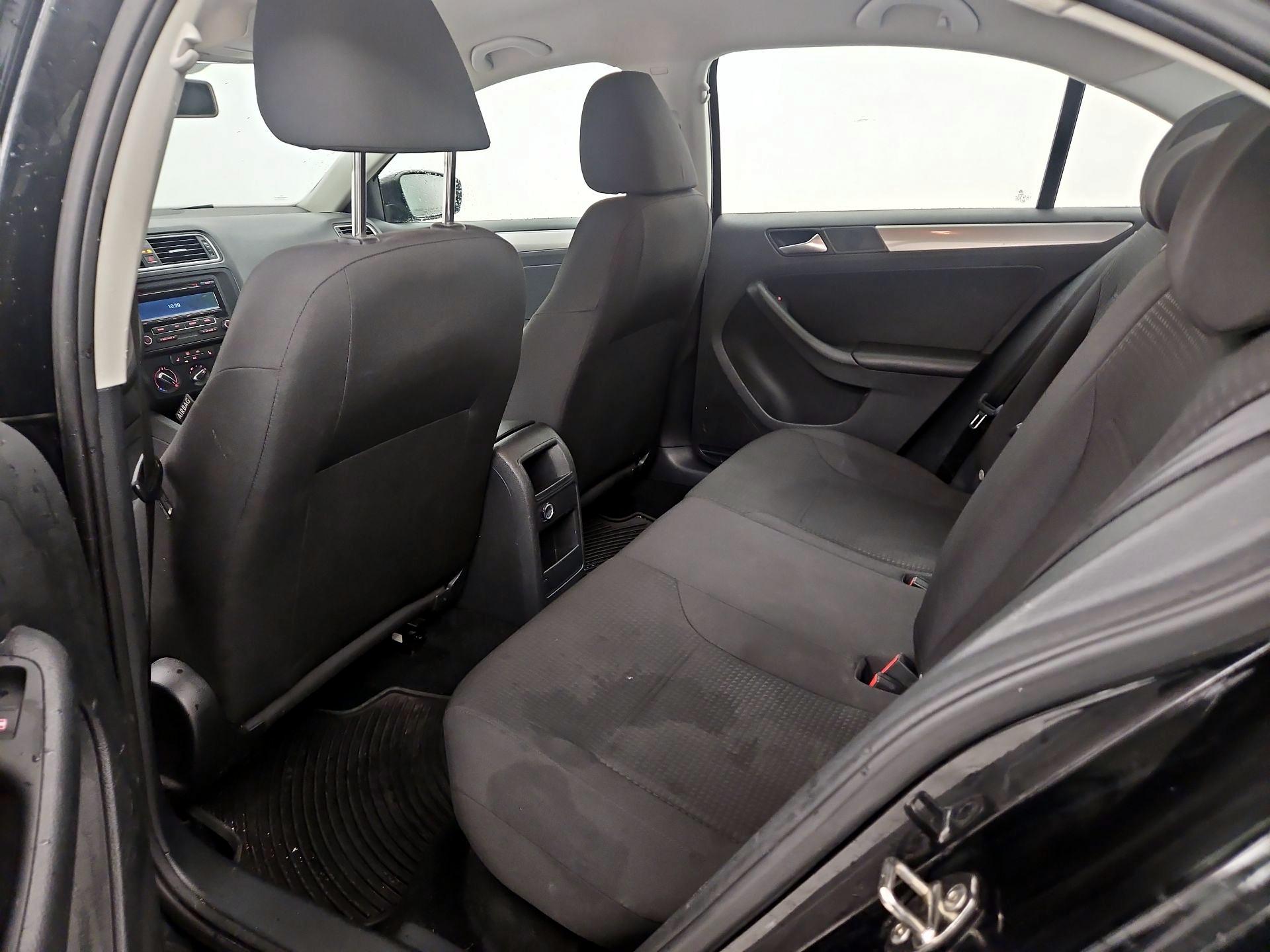 Thumbnail: 2015 Volkswagen Jetta - 18