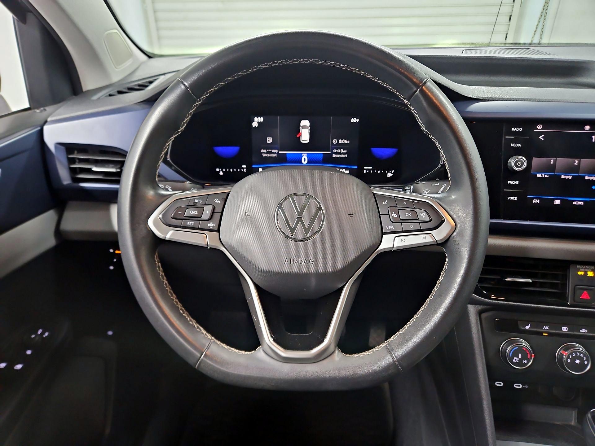 Thumbnail: 2022 Volkswagen Taos - 10