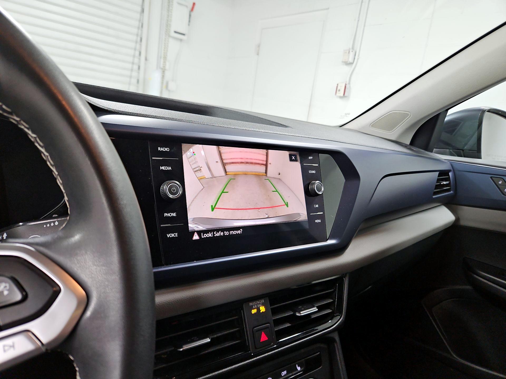 Thumbnail: 2022 Volkswagen Taos - 14