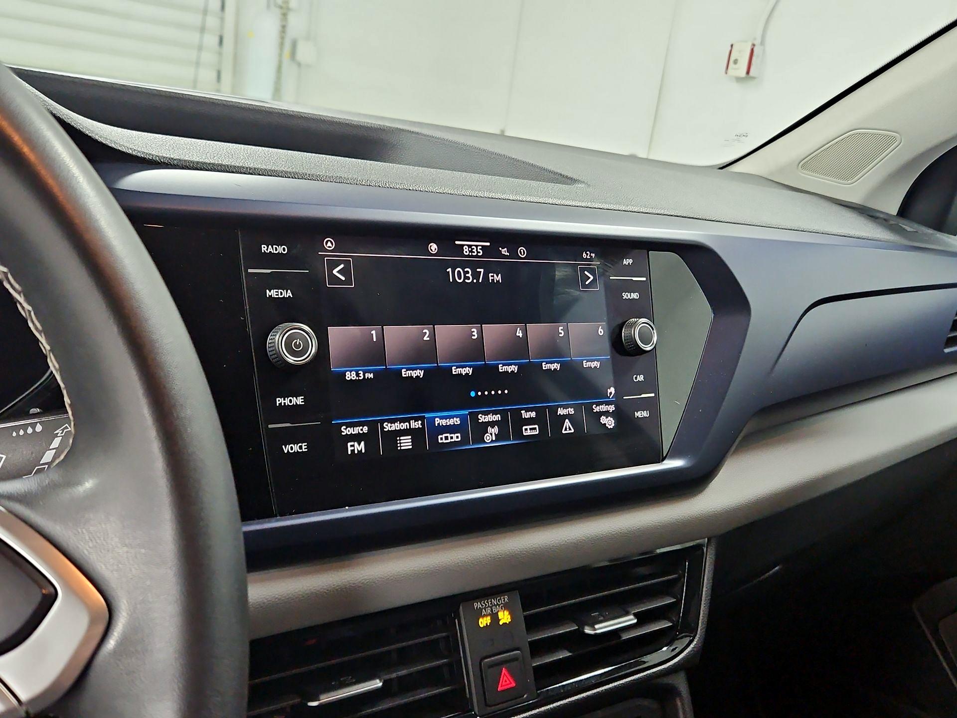 Thumbnail: 2022 Volkswagen Taos - 15