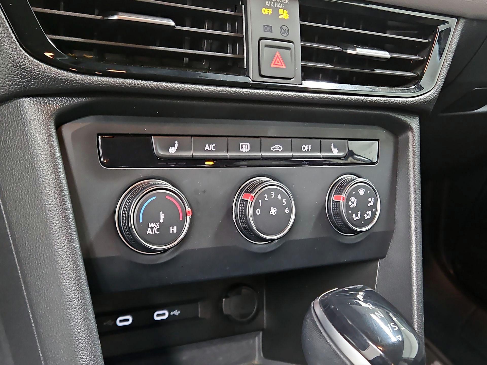 Thumbnail: 2022 Volkswagen Taos - 16