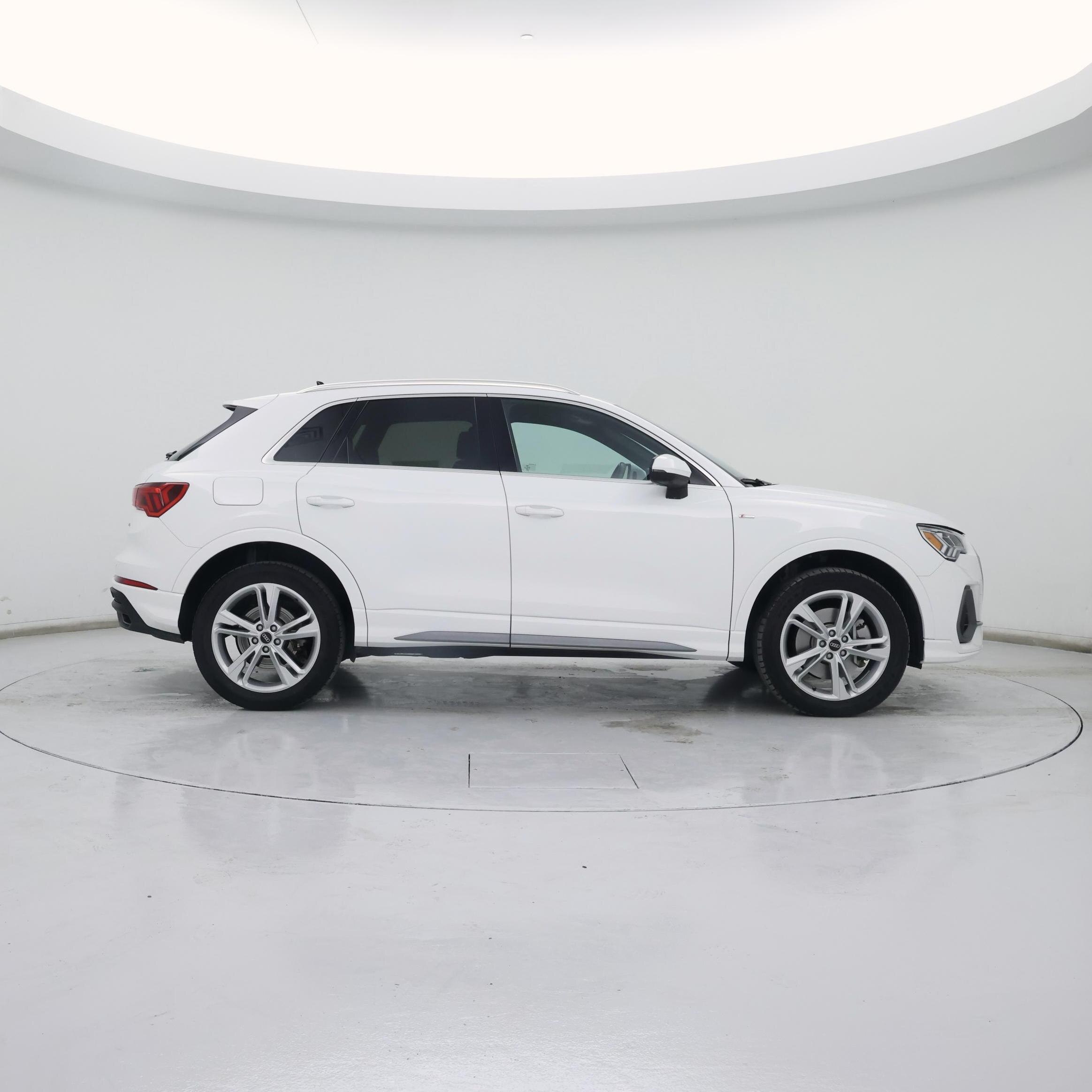 Thumbnail: 2023 Audi Q3 - 7