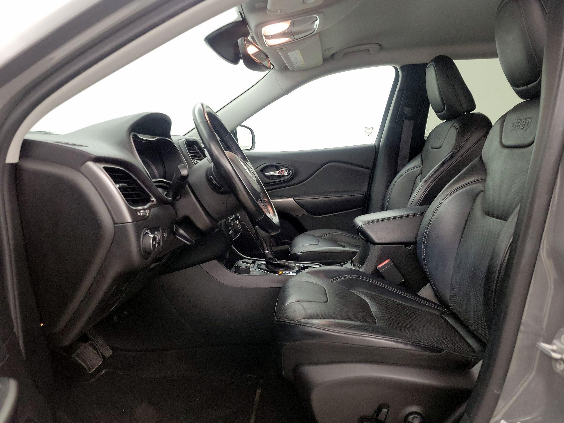 Thumbnail: 2020 Jeep Cherokee - 11