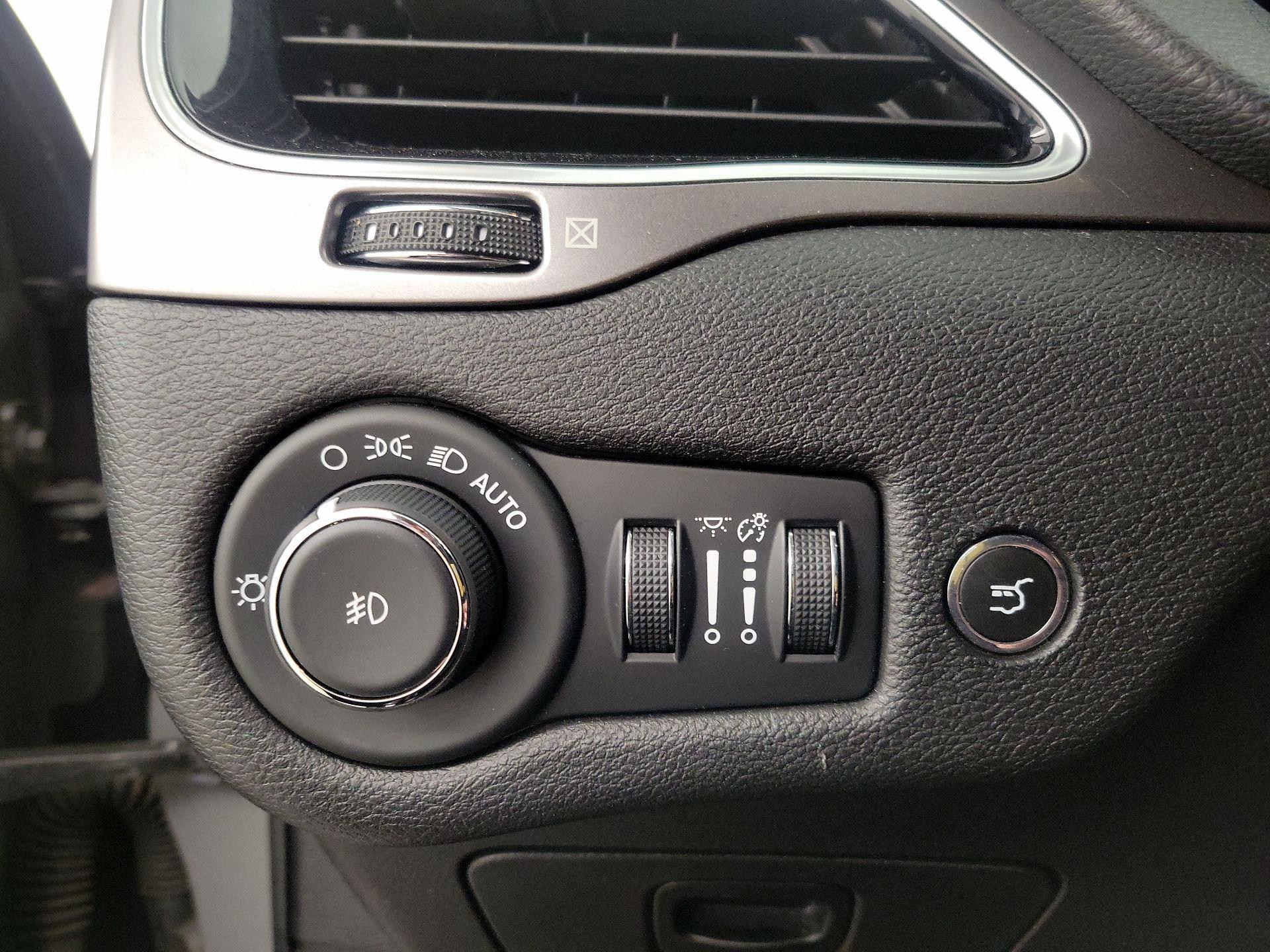 Thumbnail: 2020 Jeep Cherokee - 13