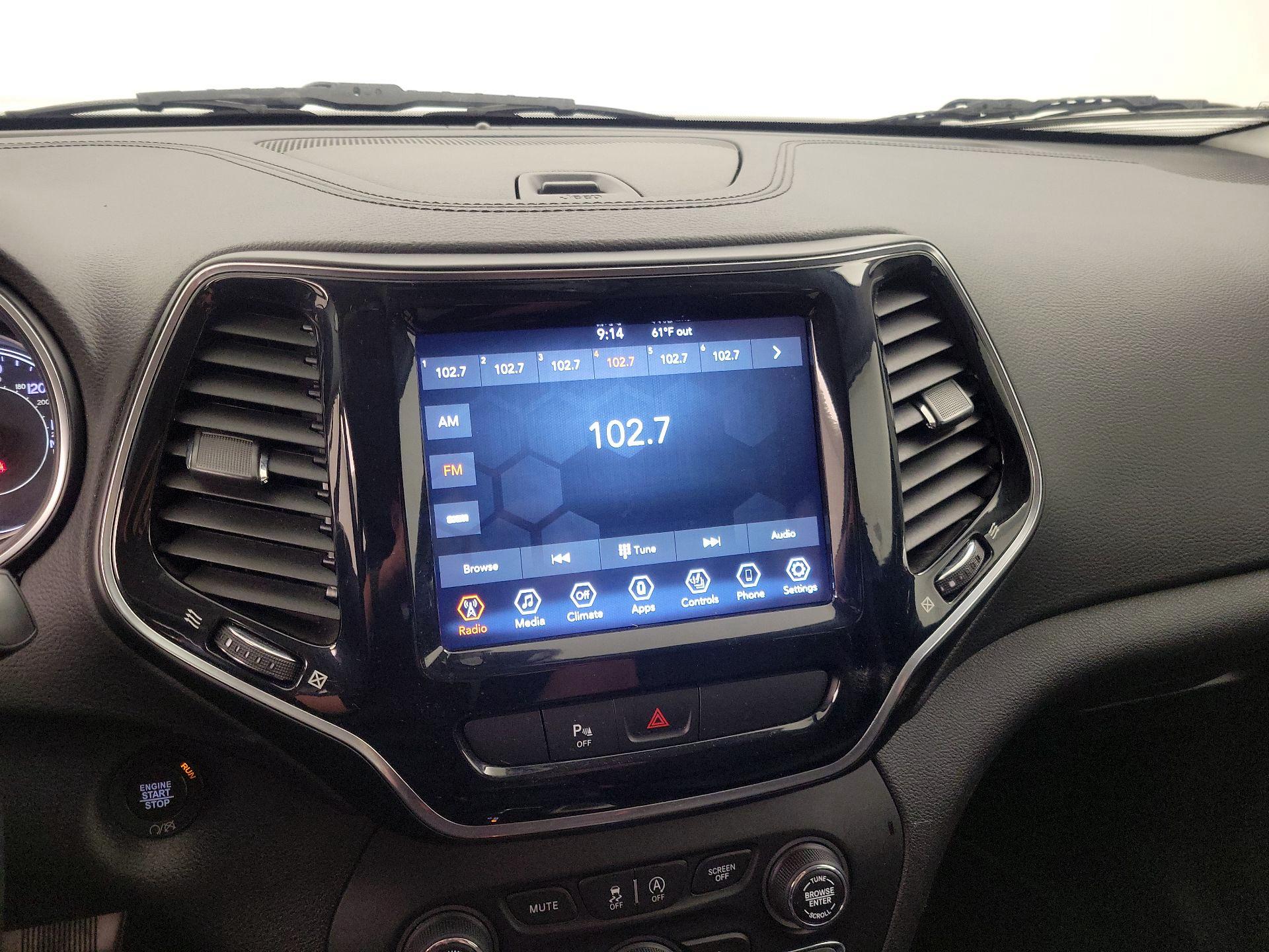 Thumbnail: 2020 Jeep Cherokee - 15