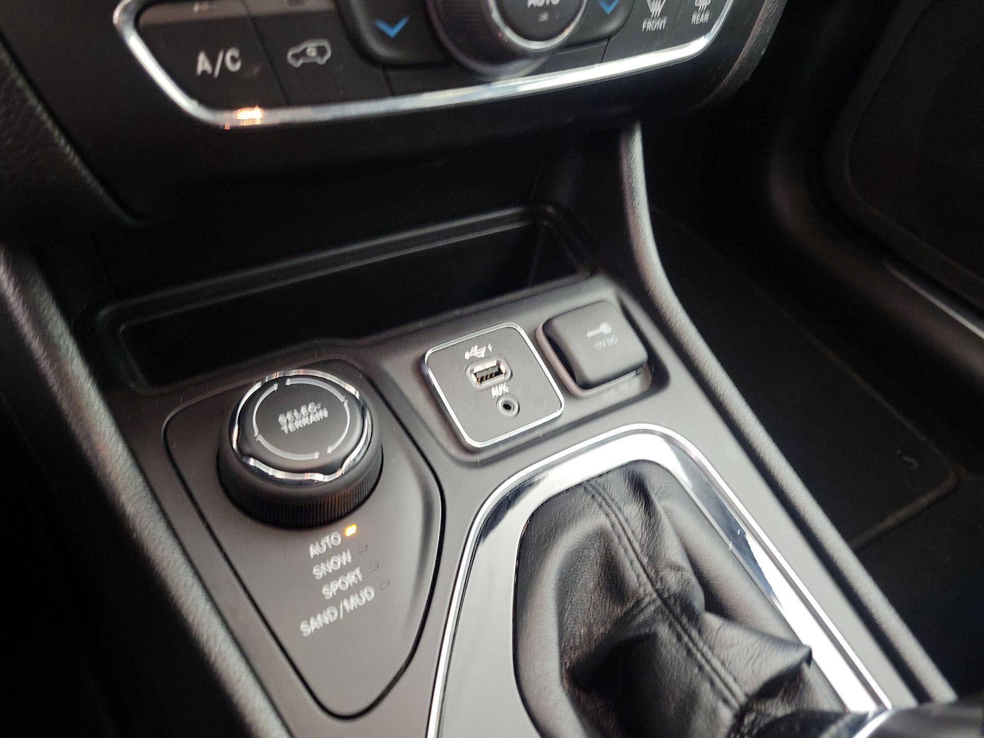 Thumbnail: 2020 Jeep Cherokee - 18