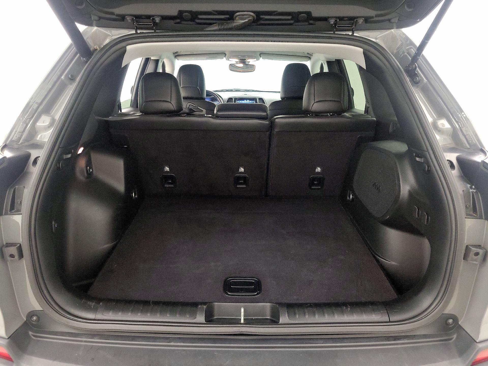 Thumbnail: 2020 Jeep Cherokee - 20