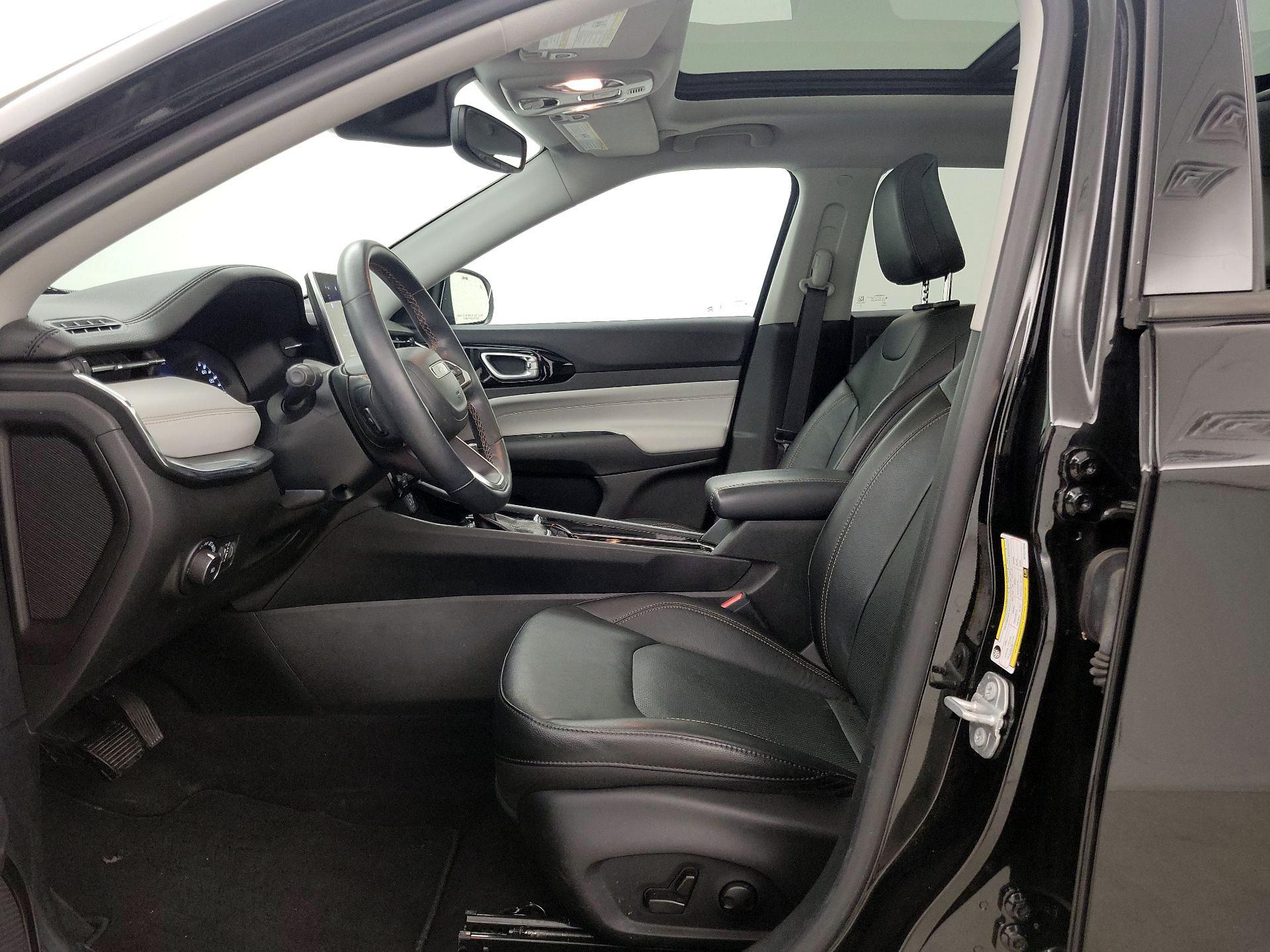 Thumbnail: 2022 Jeep Compass - 11