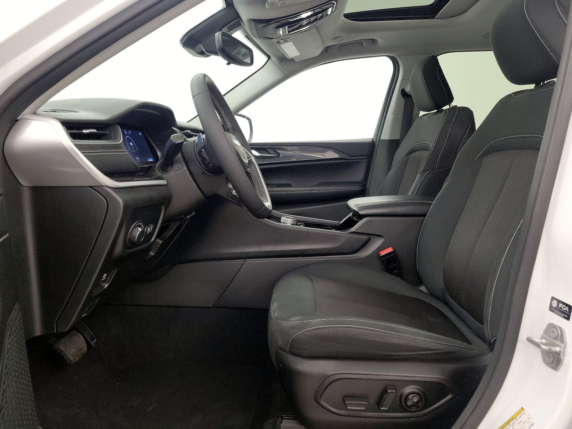 Thumbnail: 2023 Jeep Grand Cherokee - 11